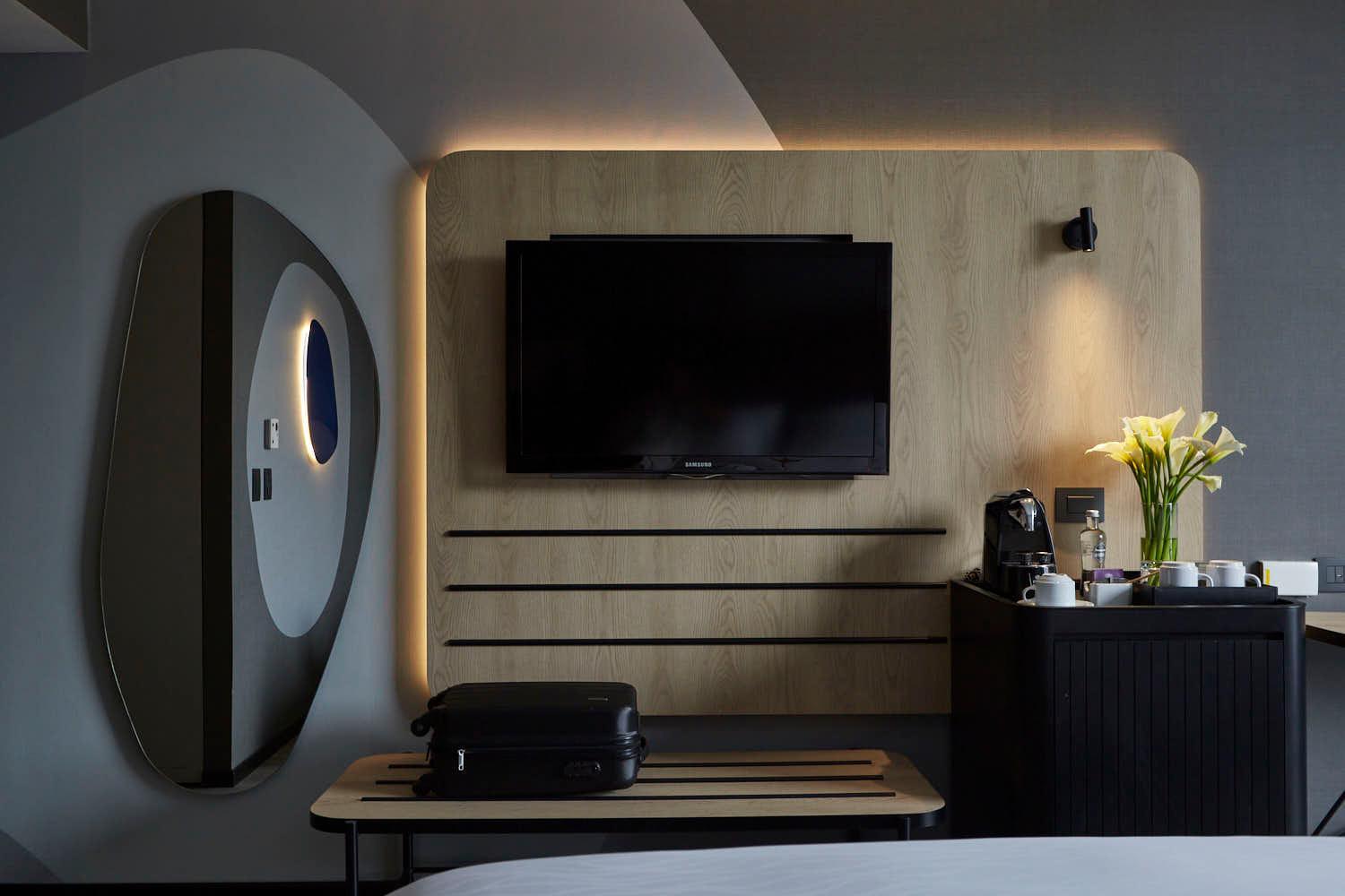 Deluxe king bed room - Photo 7
