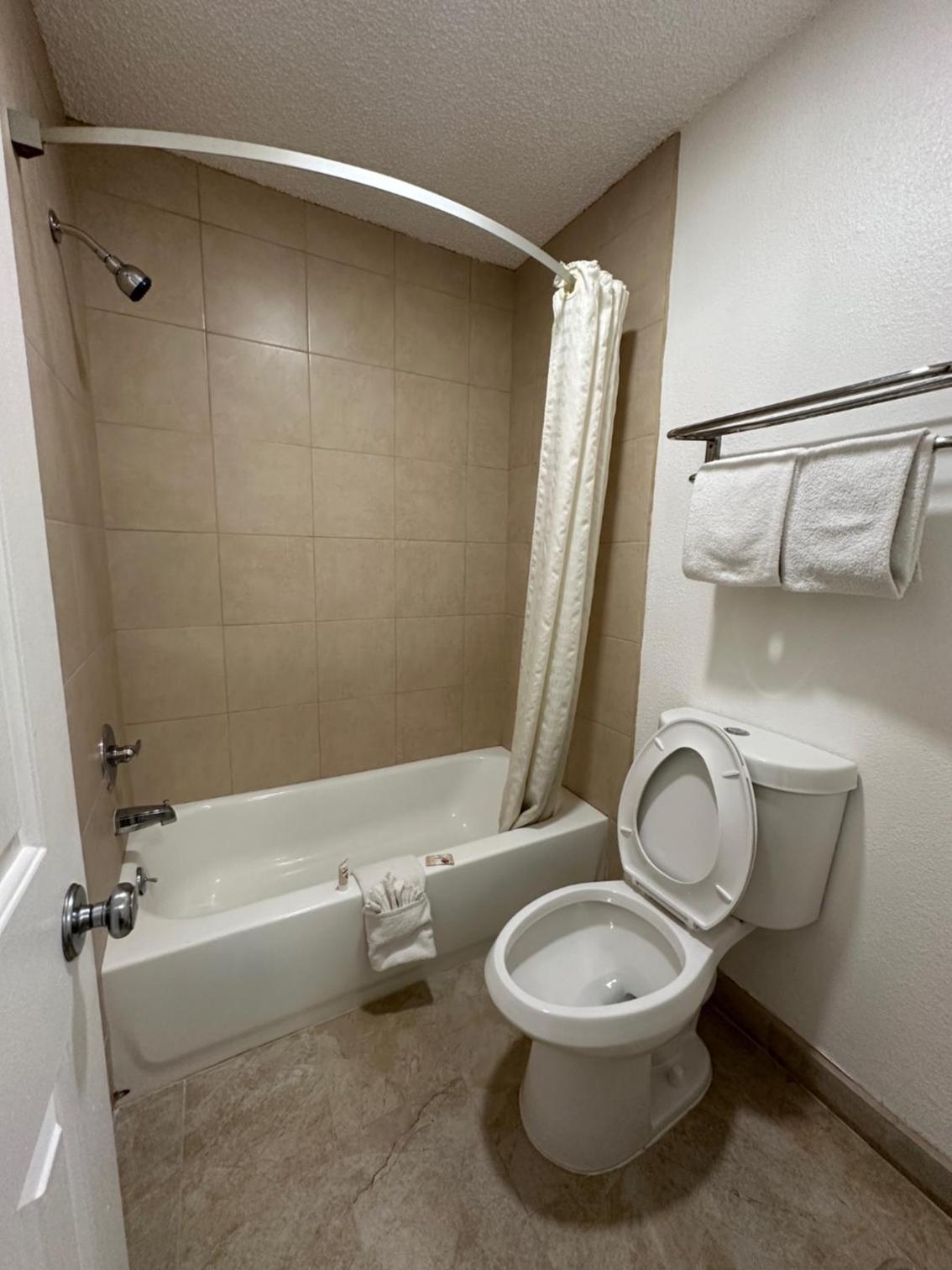 Standard King Room - Non-Smoking  photo 2