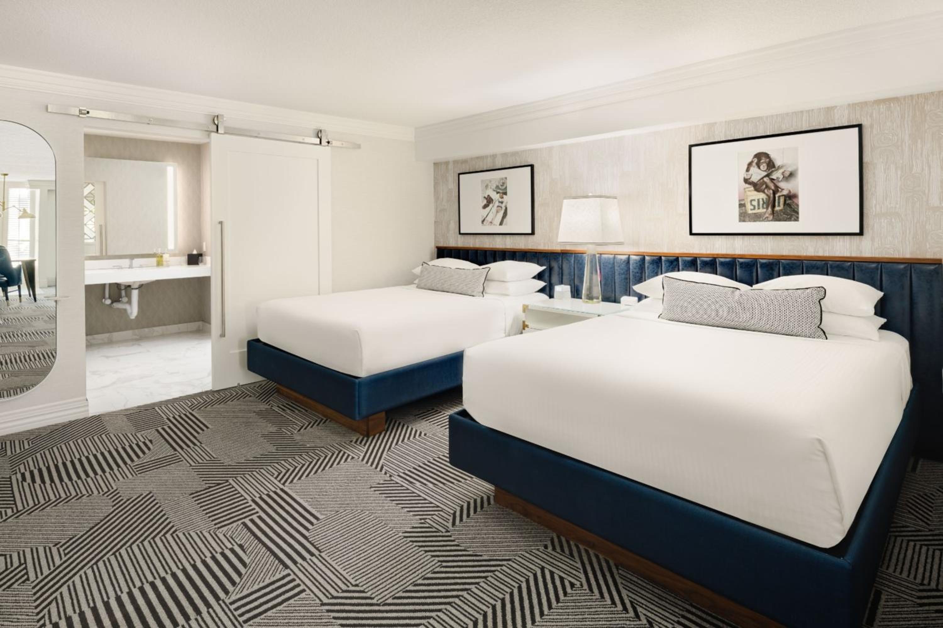 ADA Signature 2 Queens Suite