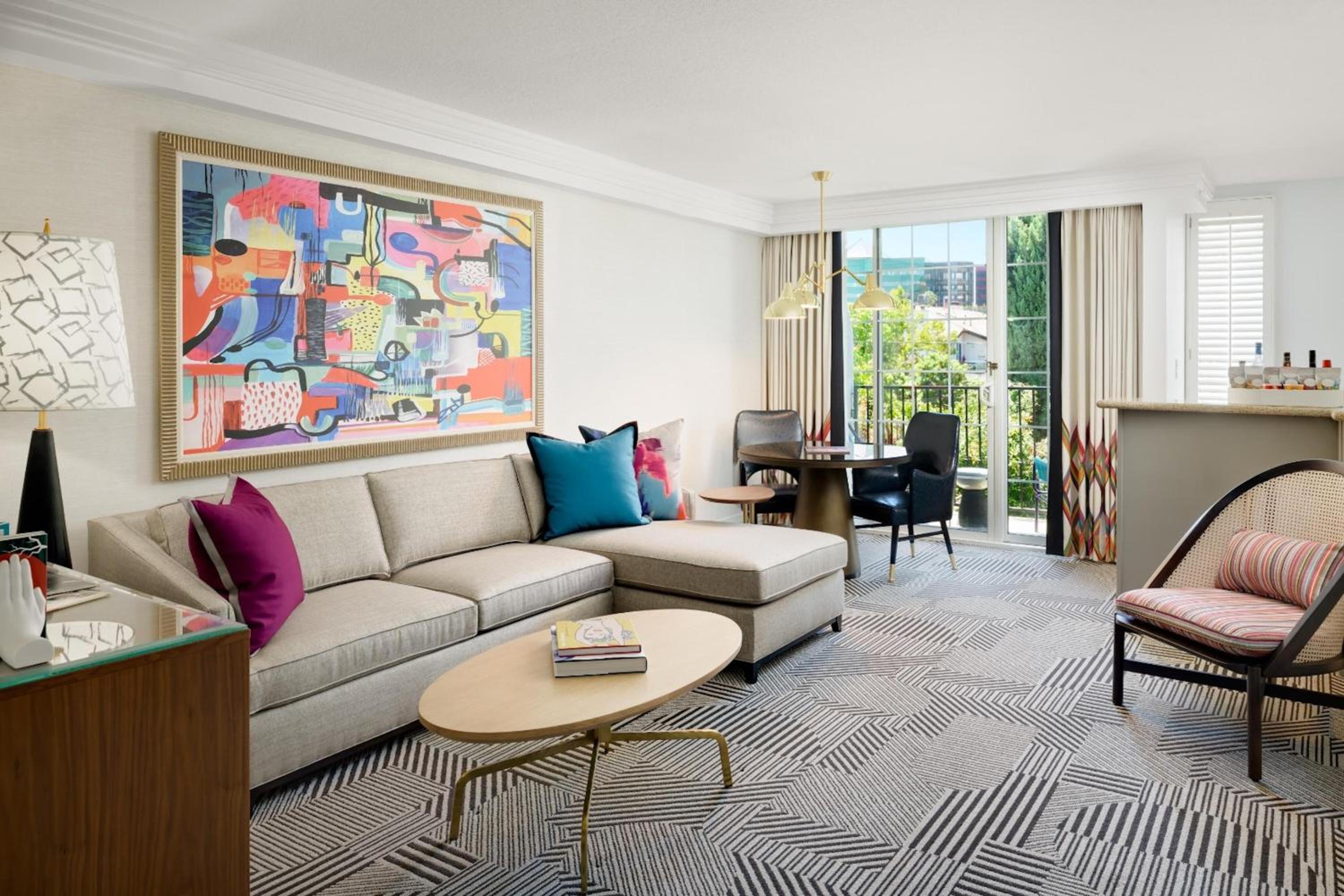 Signature 2 Queens Suite, top floor with Balcony