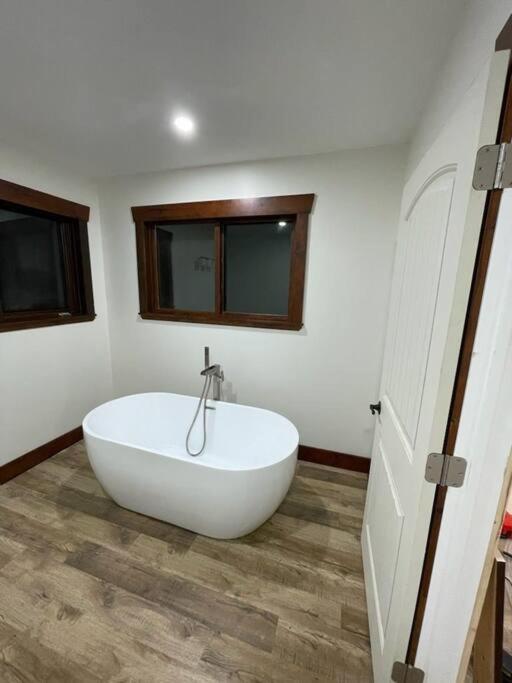 Four-Bedroom House photo 3