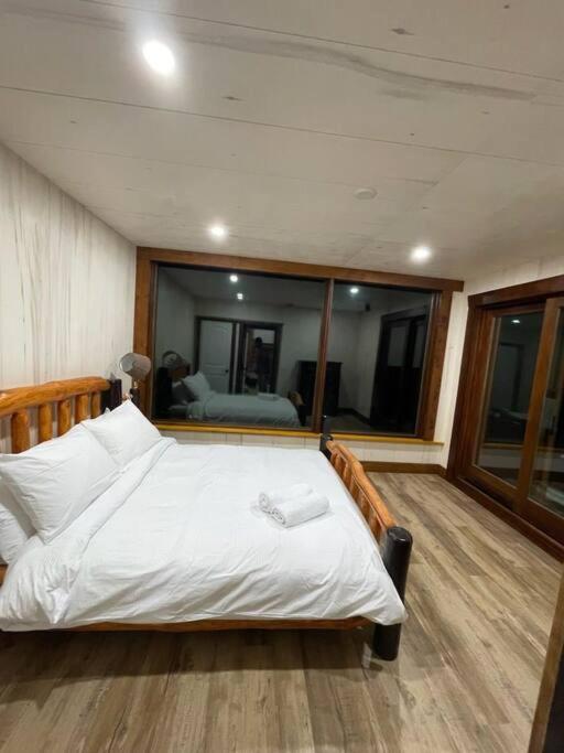 Four-Bedroom House photo 1