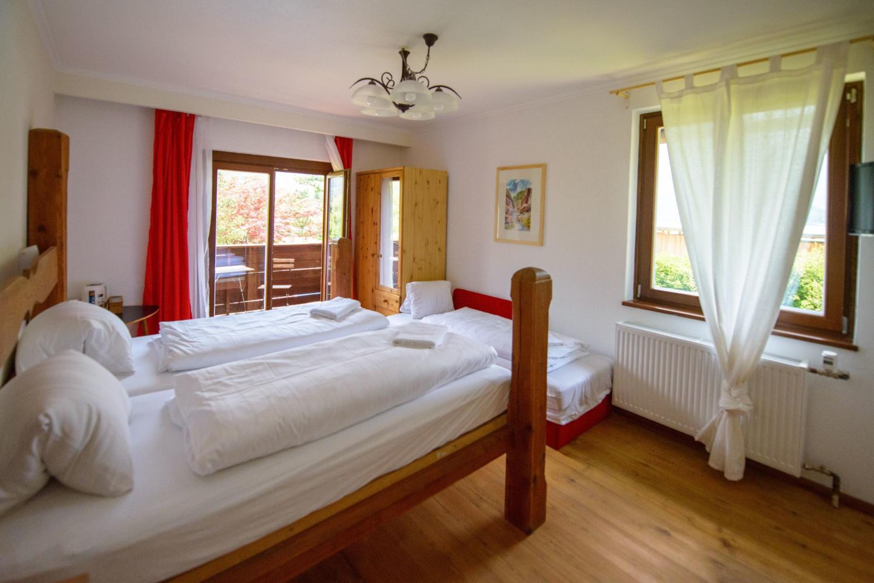 Small Double Room with Extra Bed - Photo 1