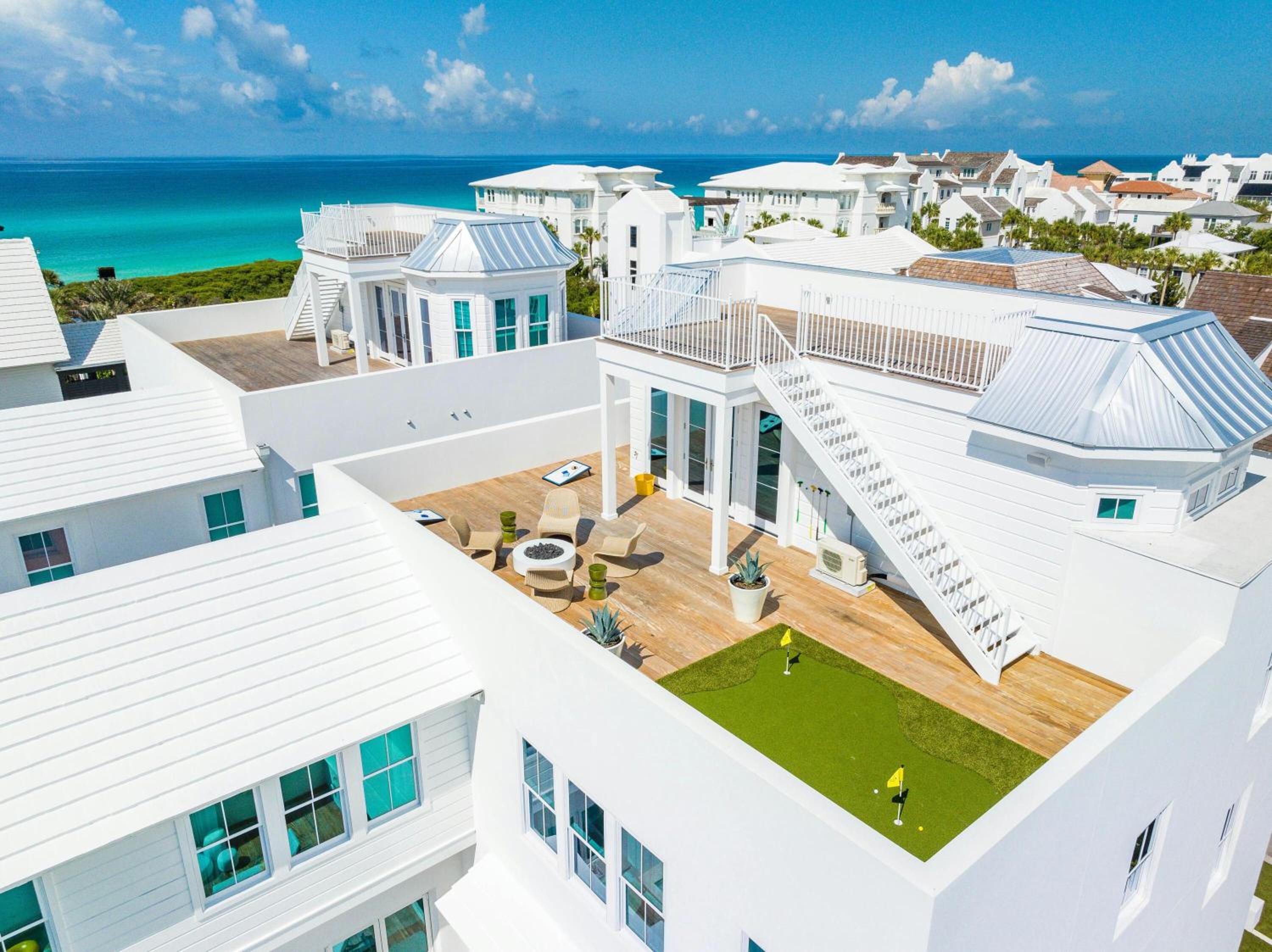 Six-Bedroom Holiday Home photo 1