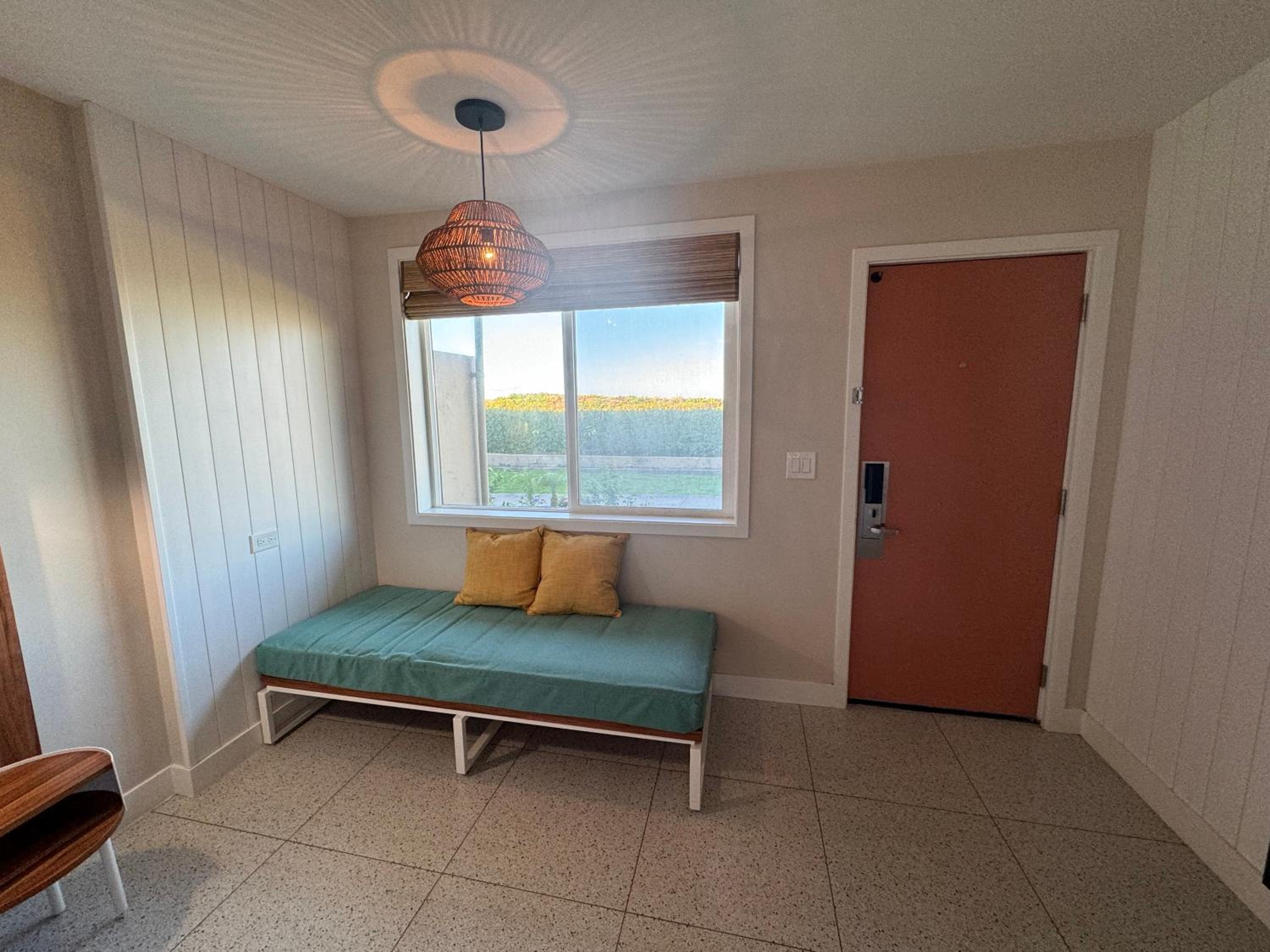Deluxe King Room - Photo 3