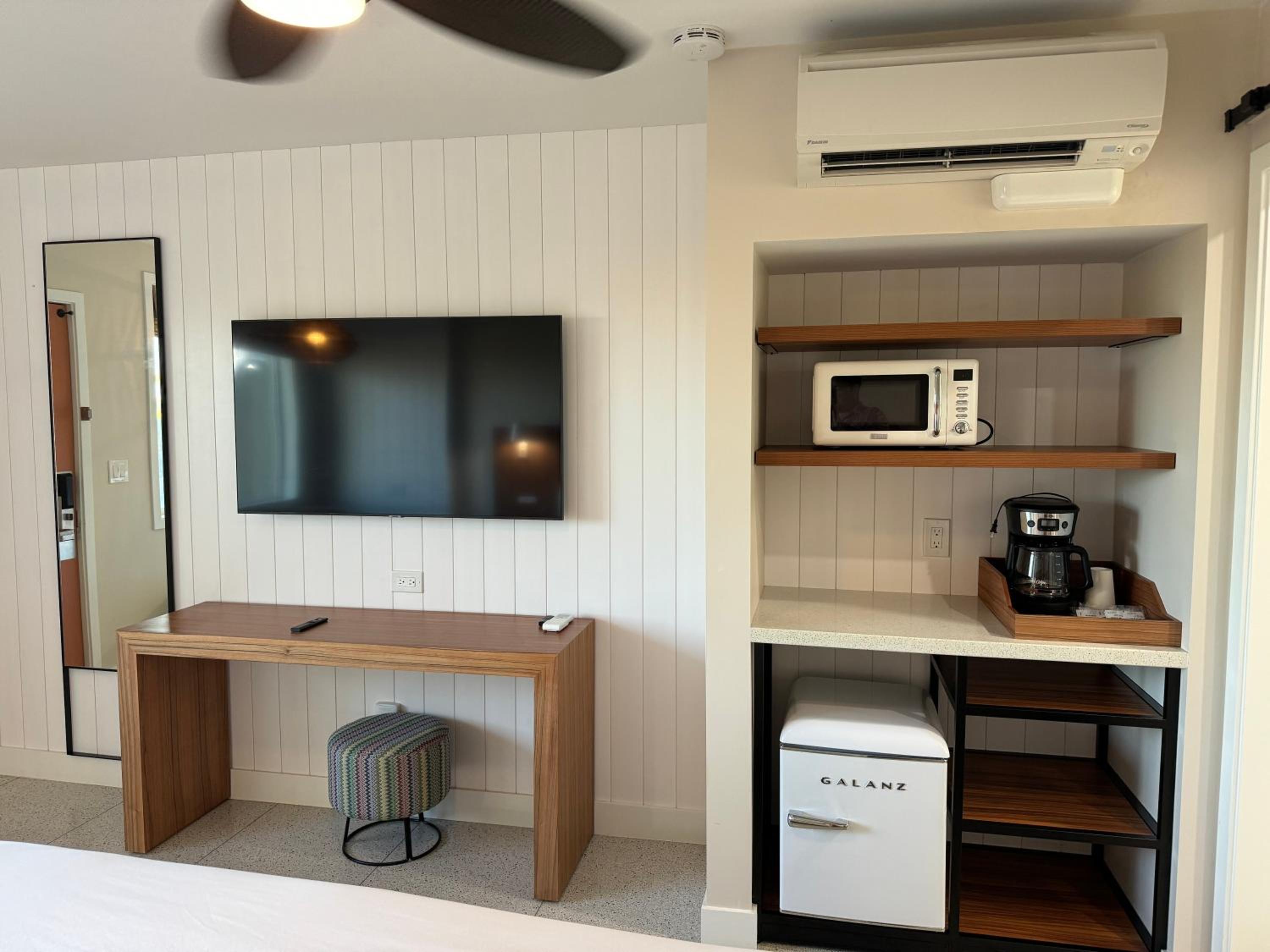 Deluxe King Room - Photo 4