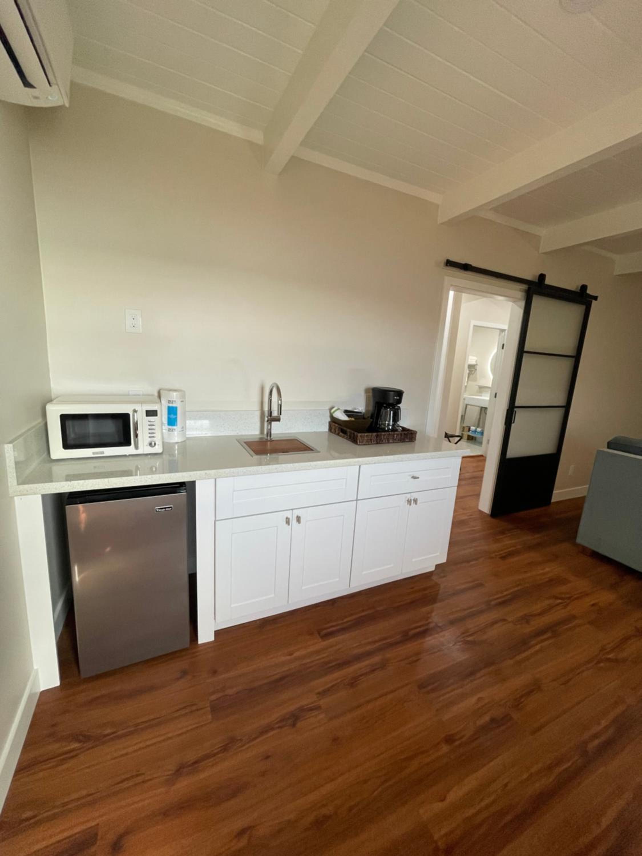 Superior King Suite with Ocean View - Non-Smoking - Photo 8