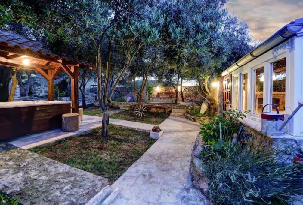 Villa photo 3