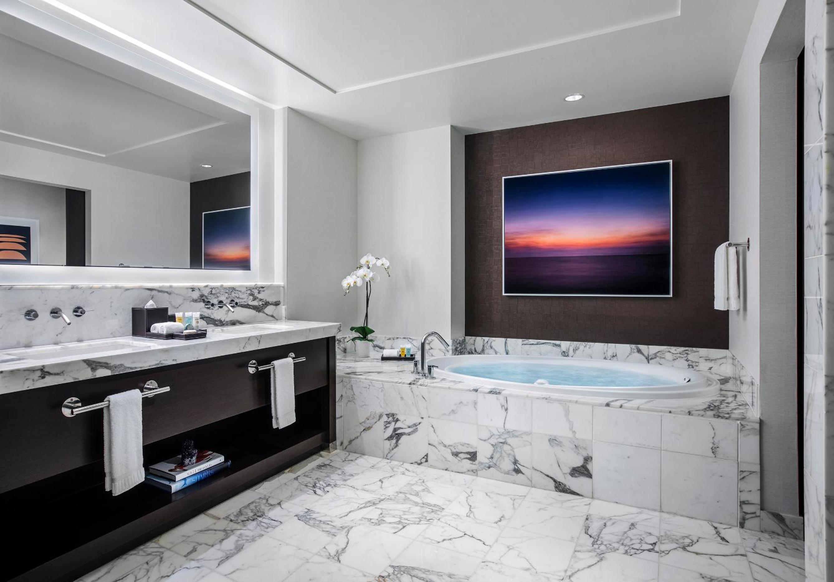 Signature Suite - 2 Queen Beds thumbnail 5