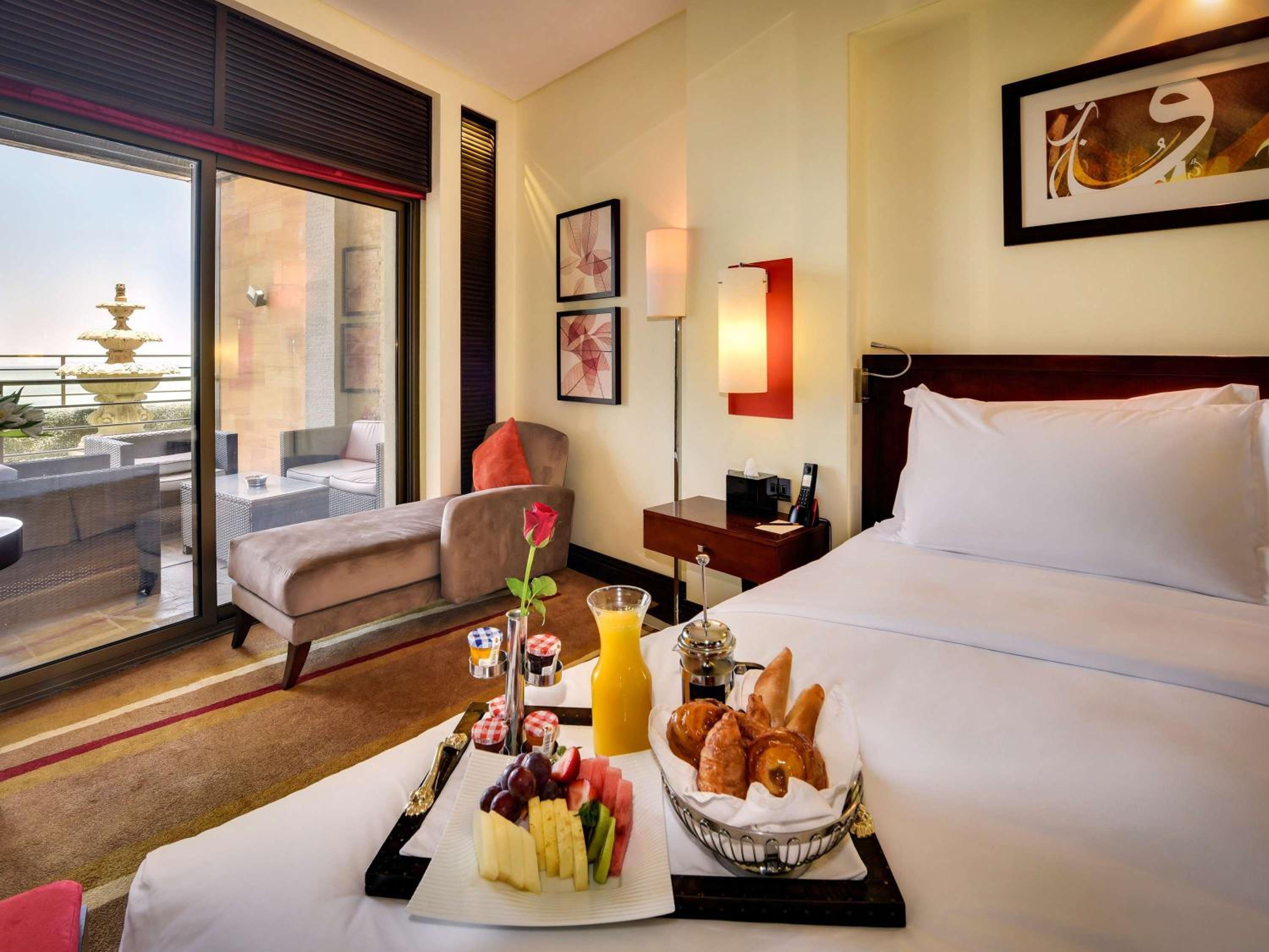 Luxury Queen Room with Balcony and Sea View - Photo 1