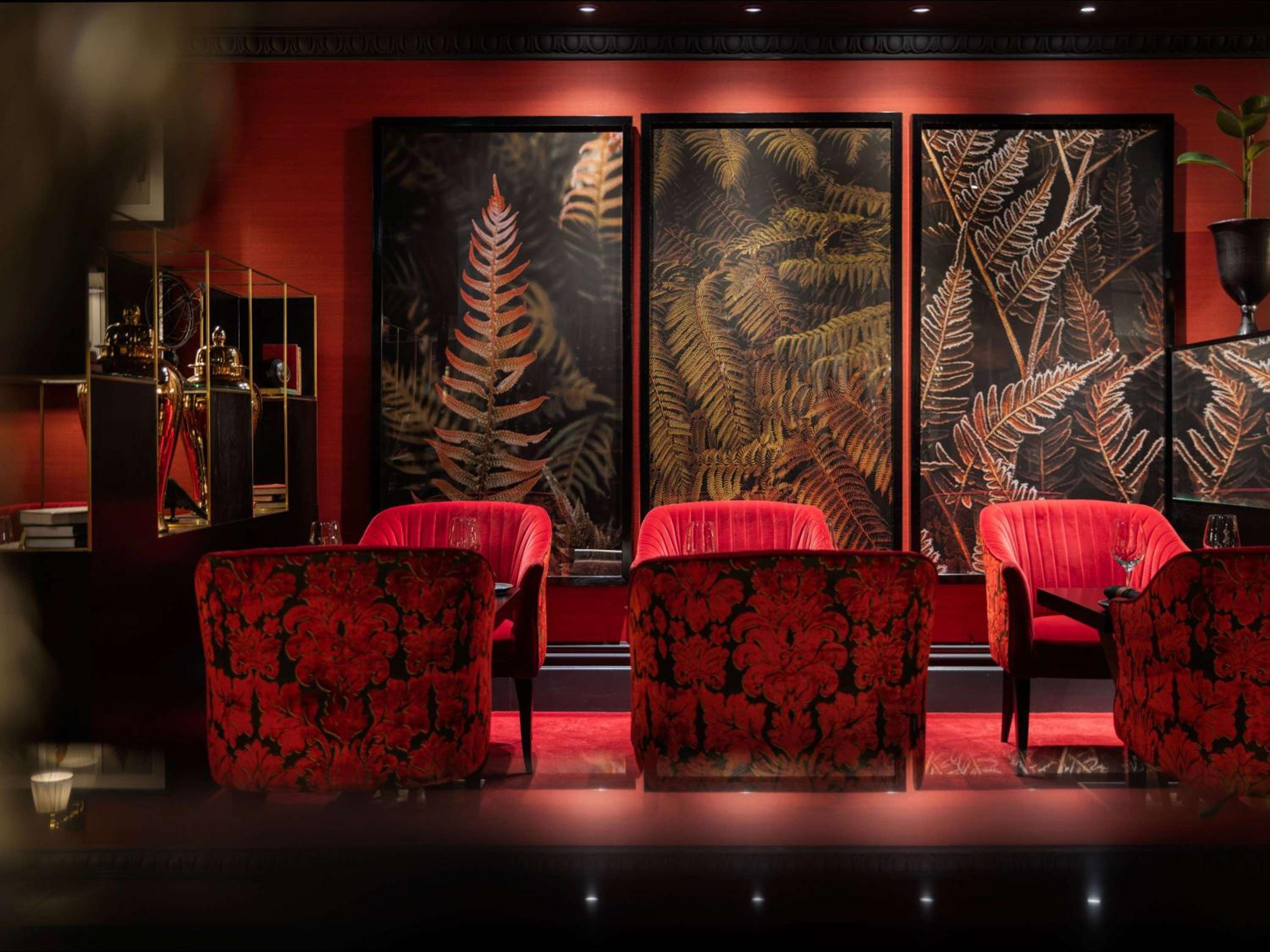 Luxury King Room with Balcony, Spa Bath and Executive Lounge Access - Photo 6