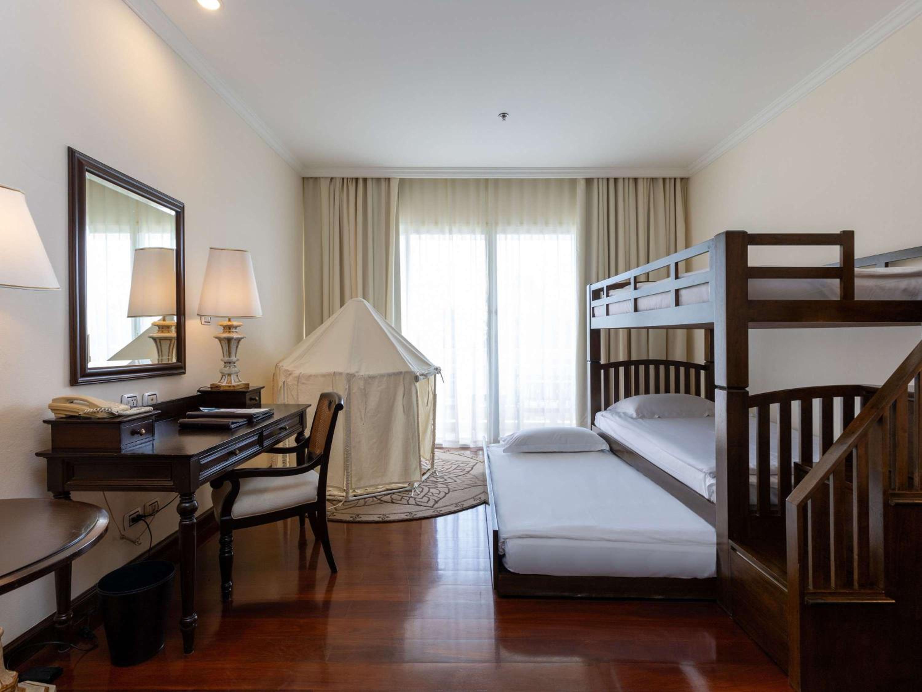 Family Room with Private Balcony - Photo 1
