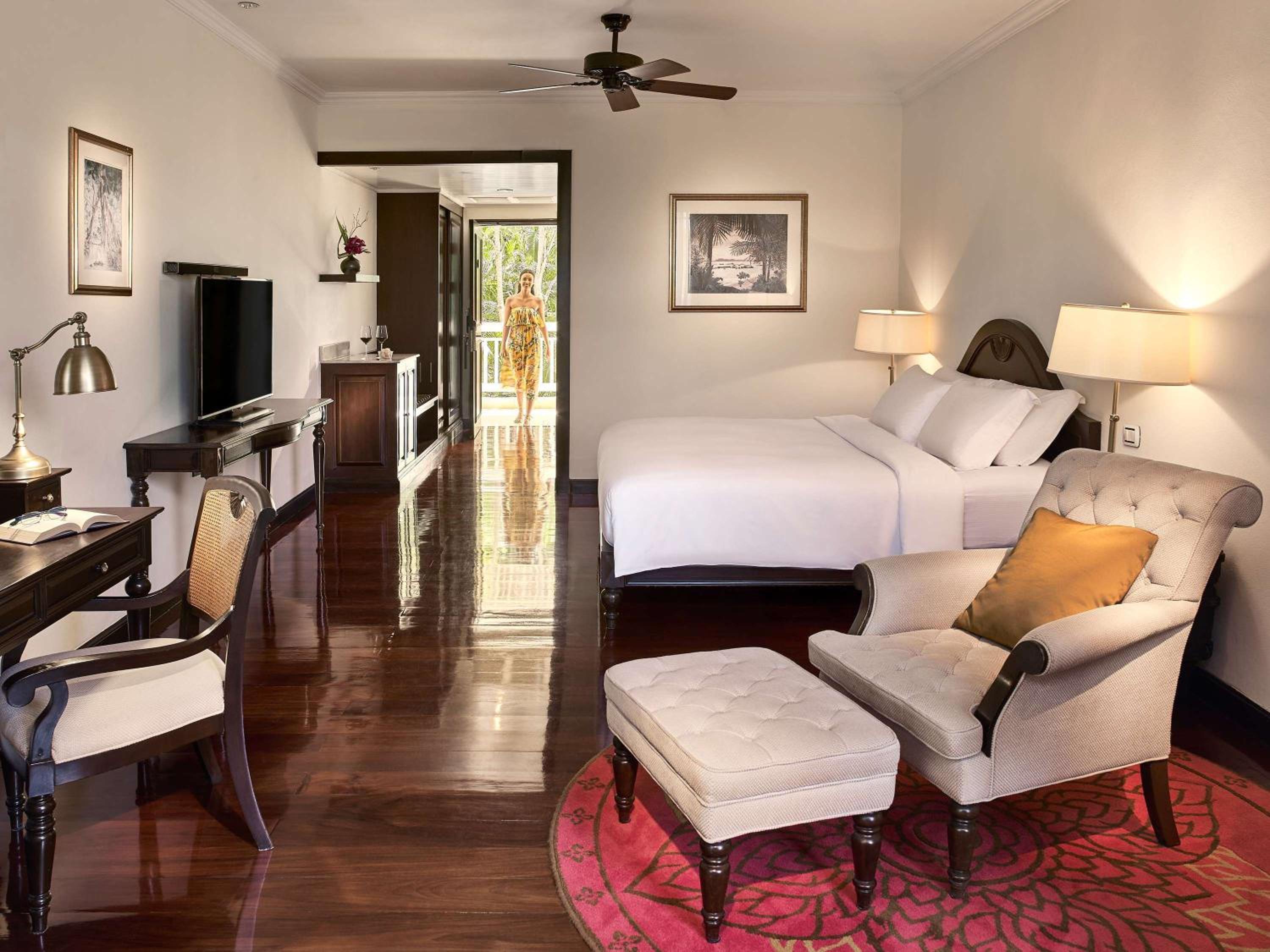 Superior Room with King Bed and Balcony - Photo 1