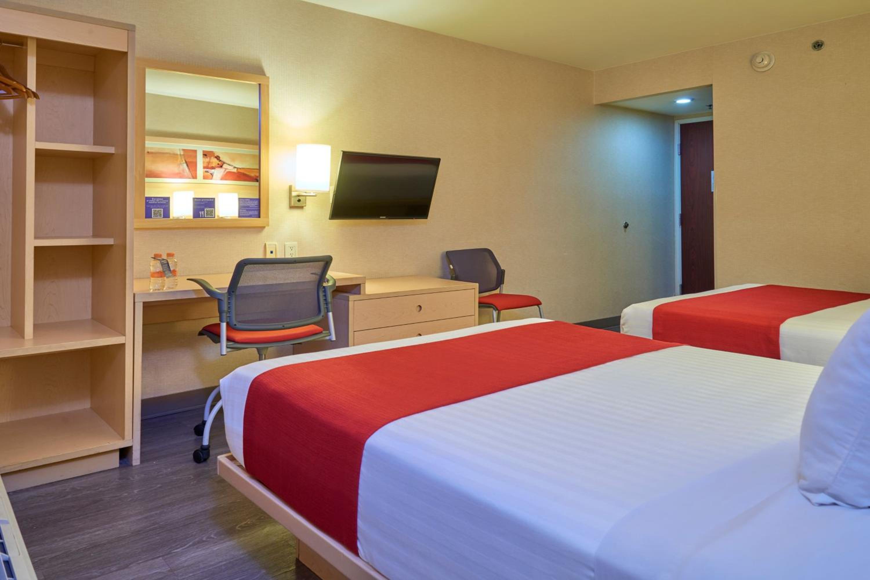 Double Room with Two Double Beds - Photo 4
