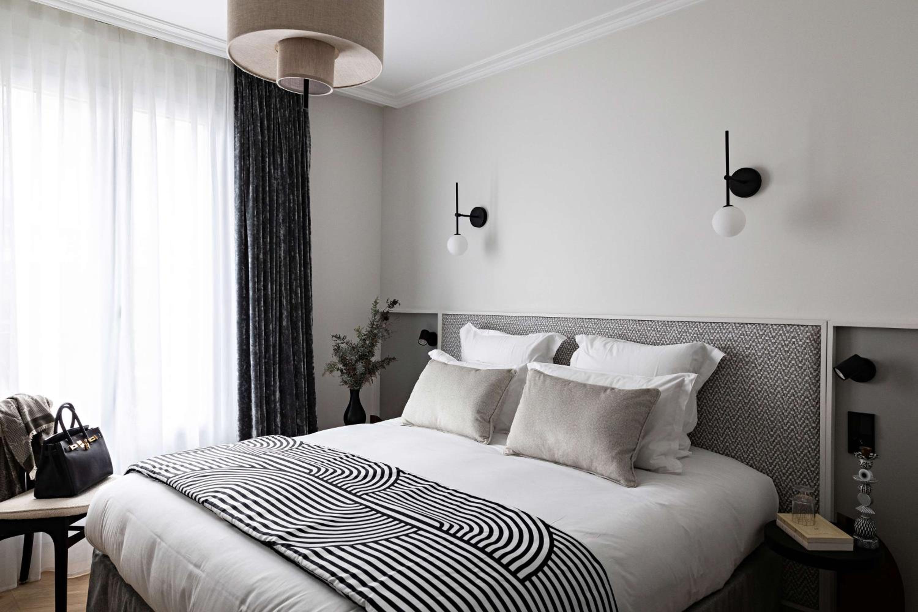 Executive King Room with Bathtub