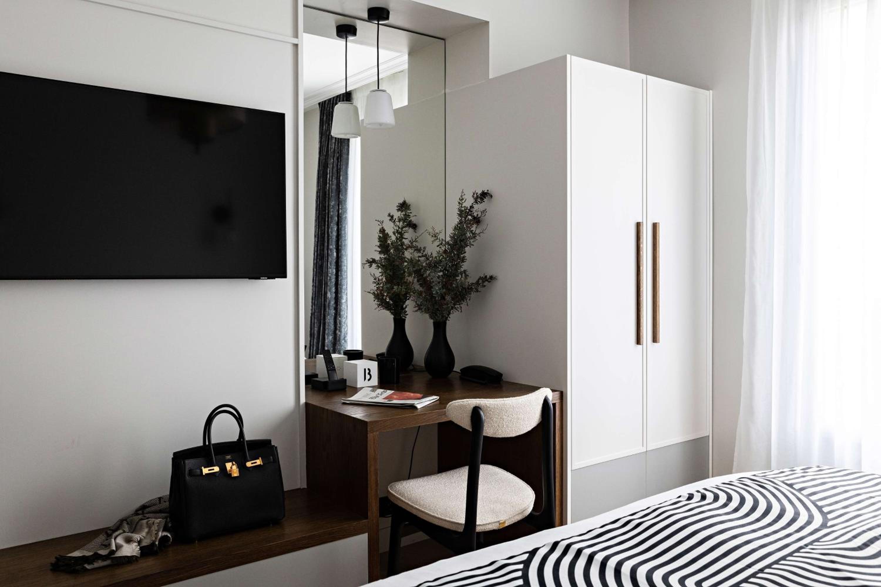 Executive King Room with Bathtub