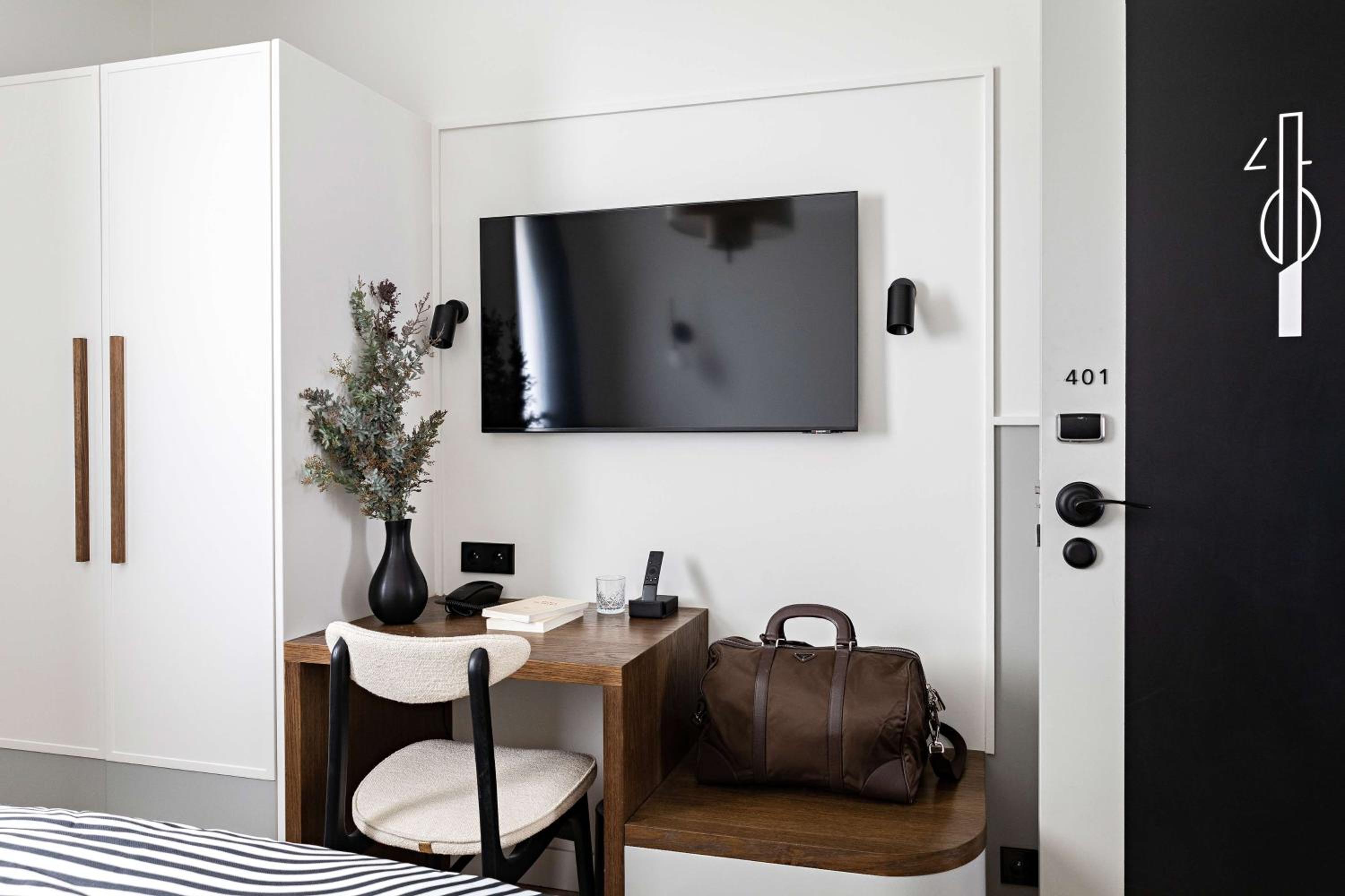 Family Room with Connection Rooms - Non-Smoking thumbnail 5