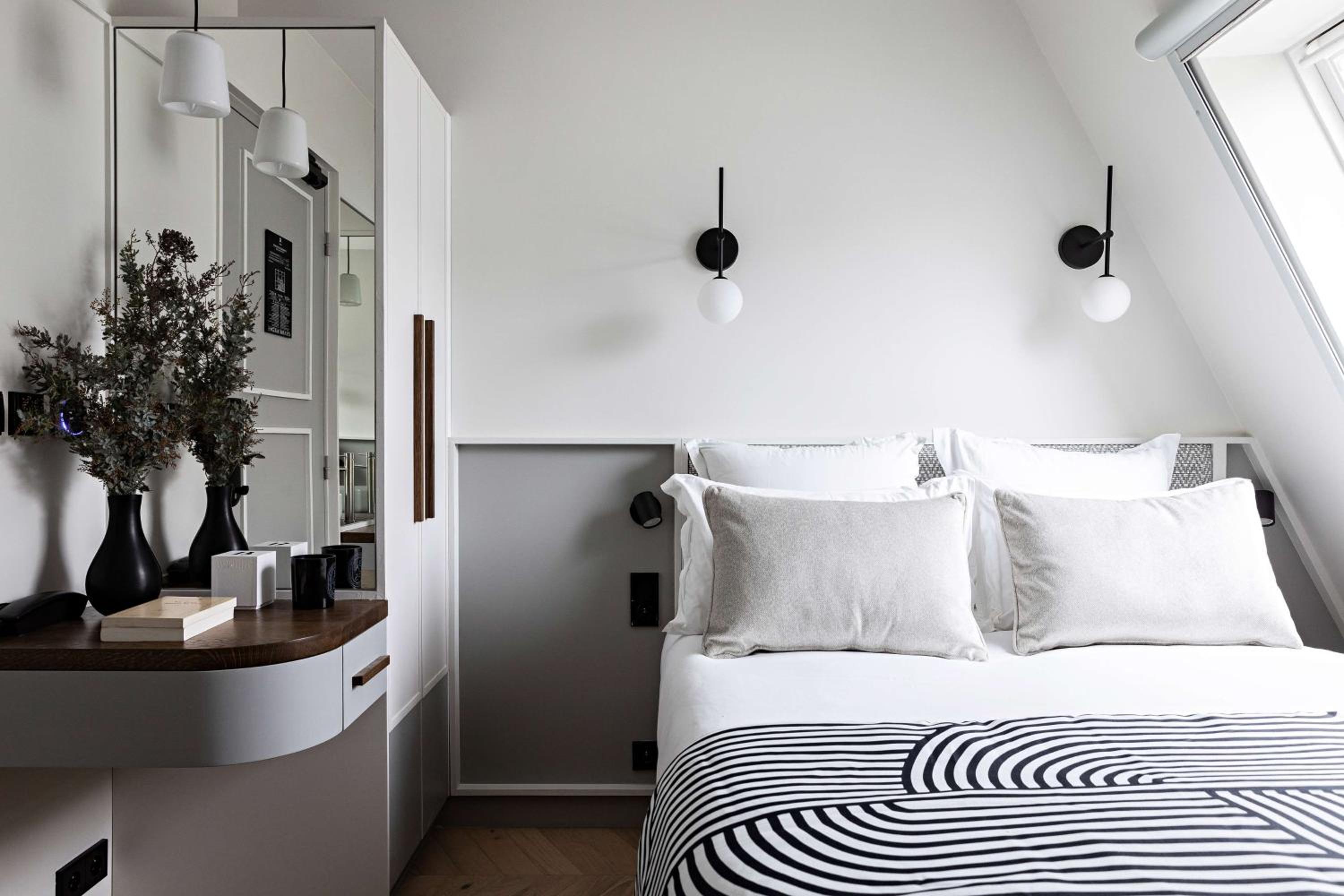 Classic Single Room with Shower Only - Upper Floor/Non-Smoking