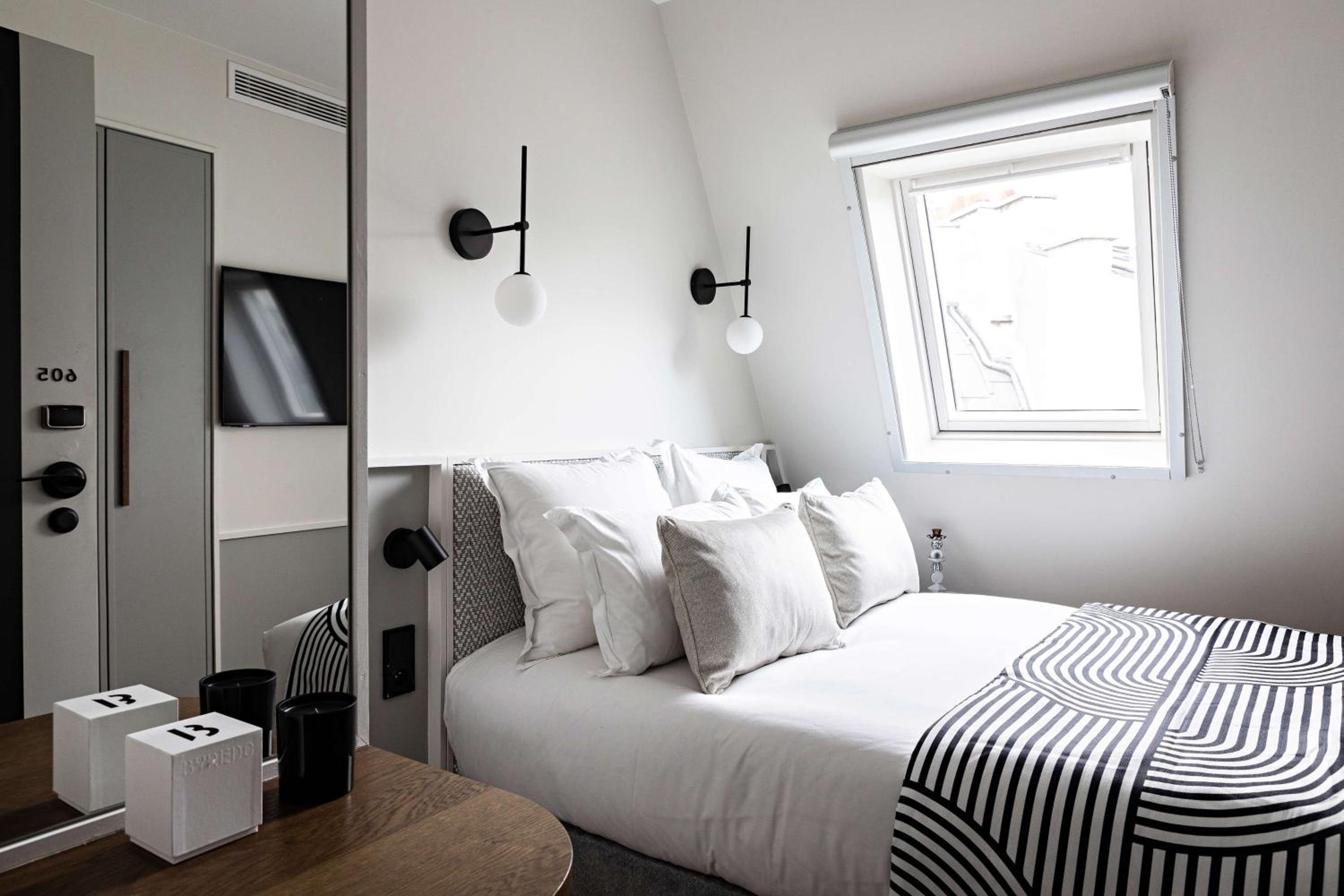 Classic Single Room with Shower Only - Upper Floor/Non-Smoking