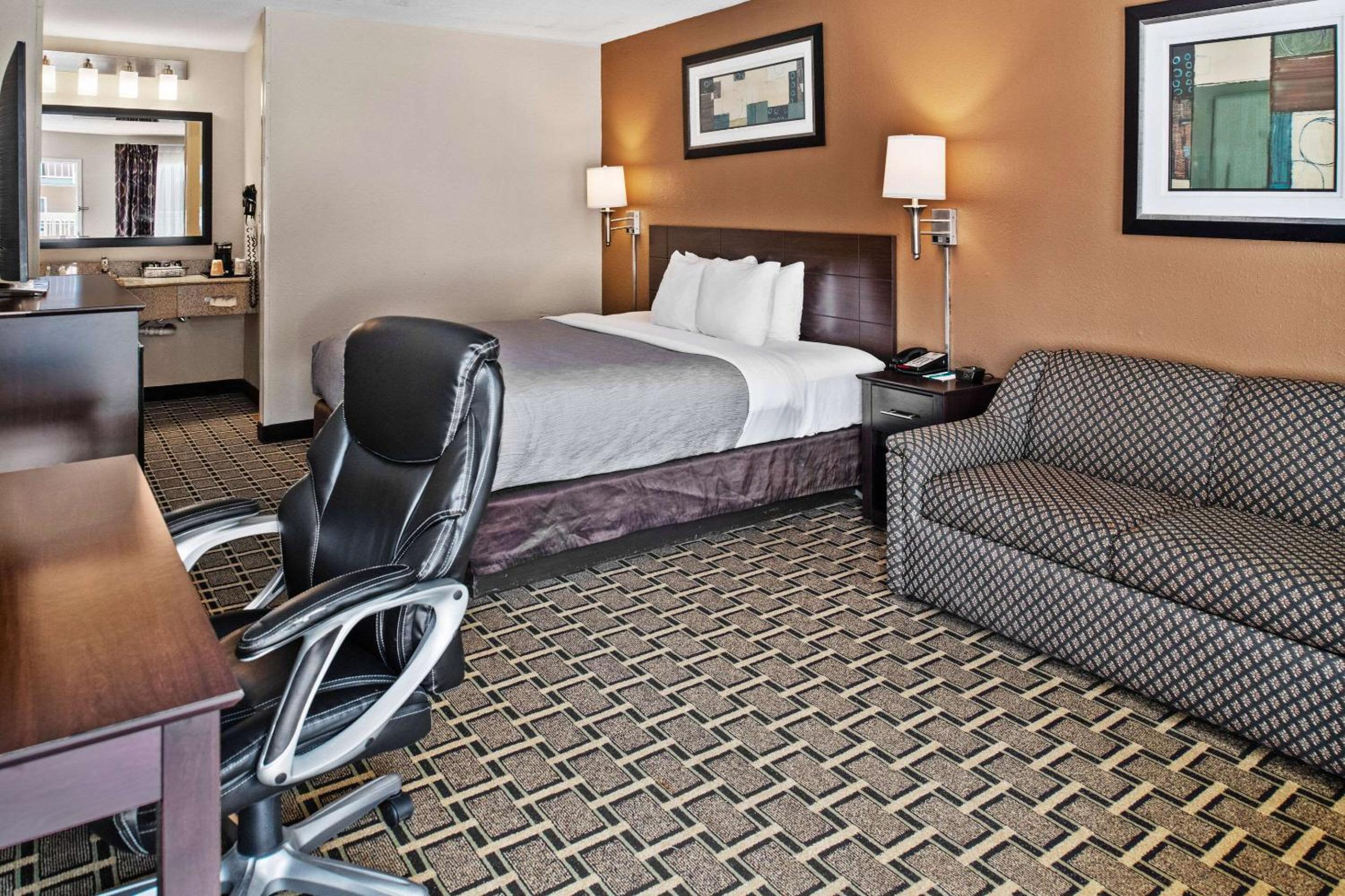 King Room - Non-Smoking - Photo 1