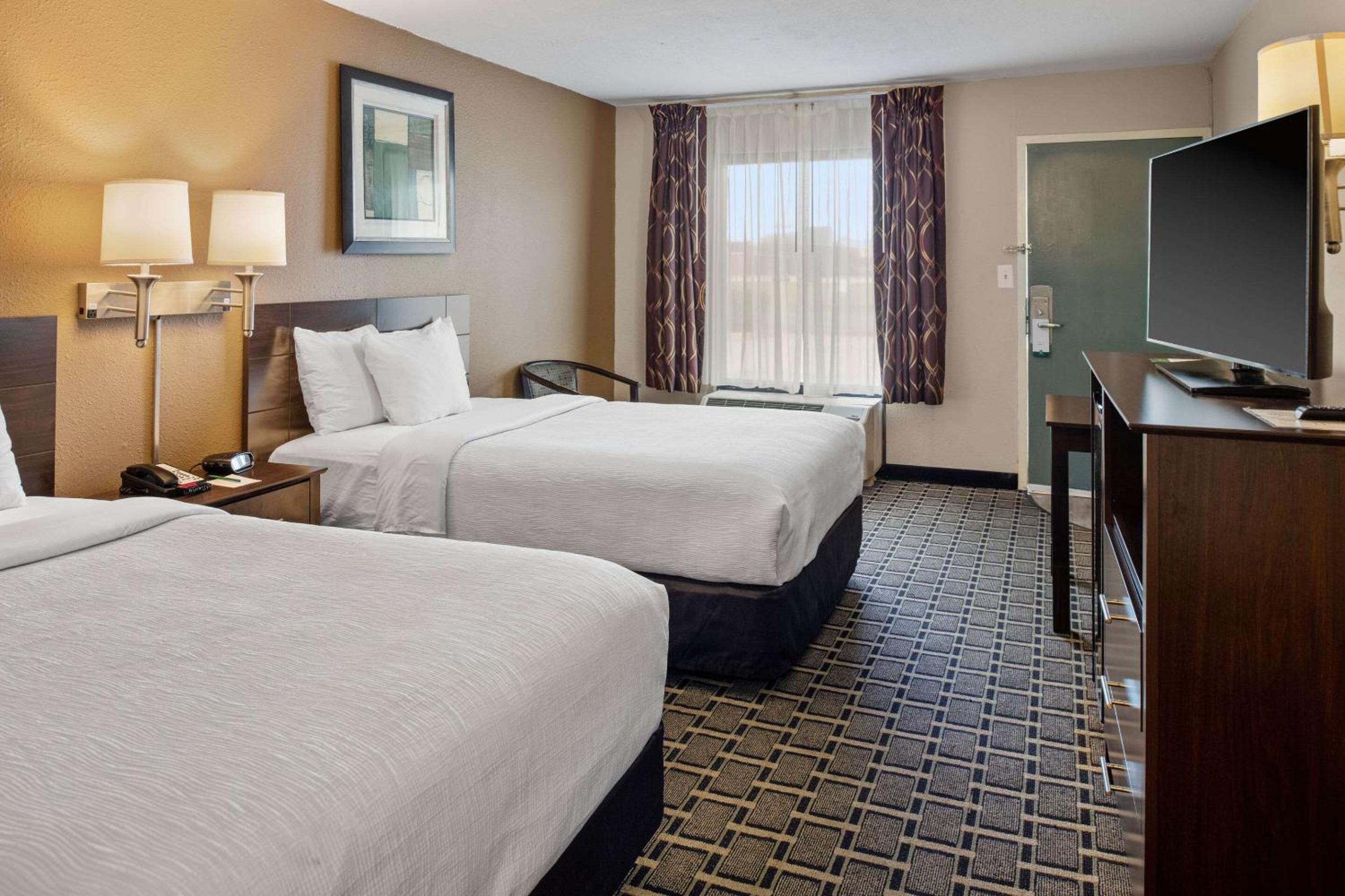 Double Room with Two Double Beds - Non-Smoking - Photo 1