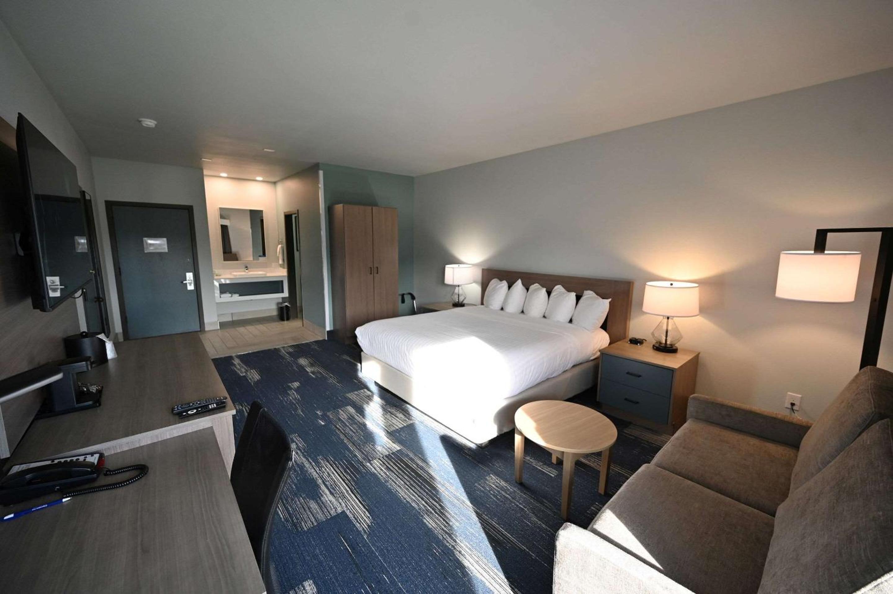 Edgewater Inn and Suites, an Ascend Collection Hotel, Photo 2