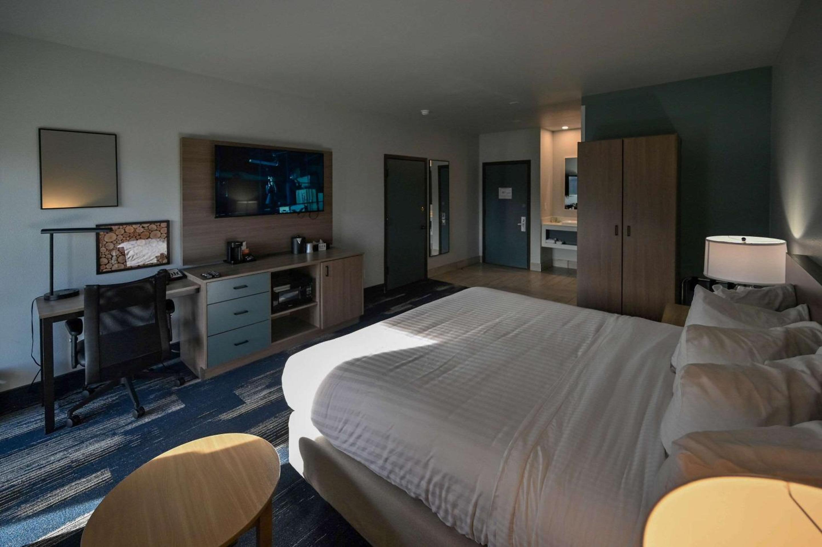 Edgewater Inn and Suites, an Ascend Collection Hotel, Photo 3