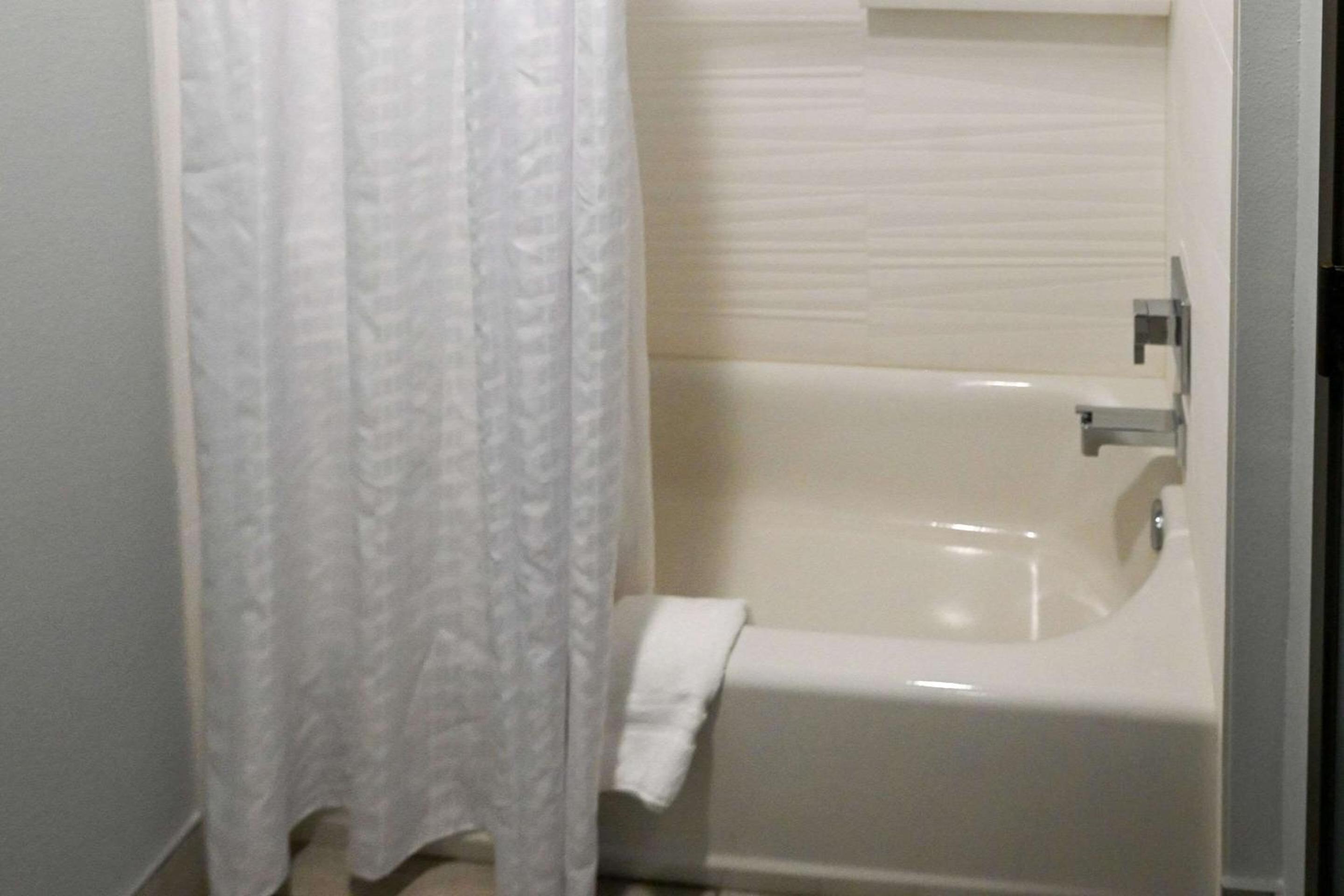 Edgewater Inn and Suites, an Ascend Collection Hotel, Photo 5