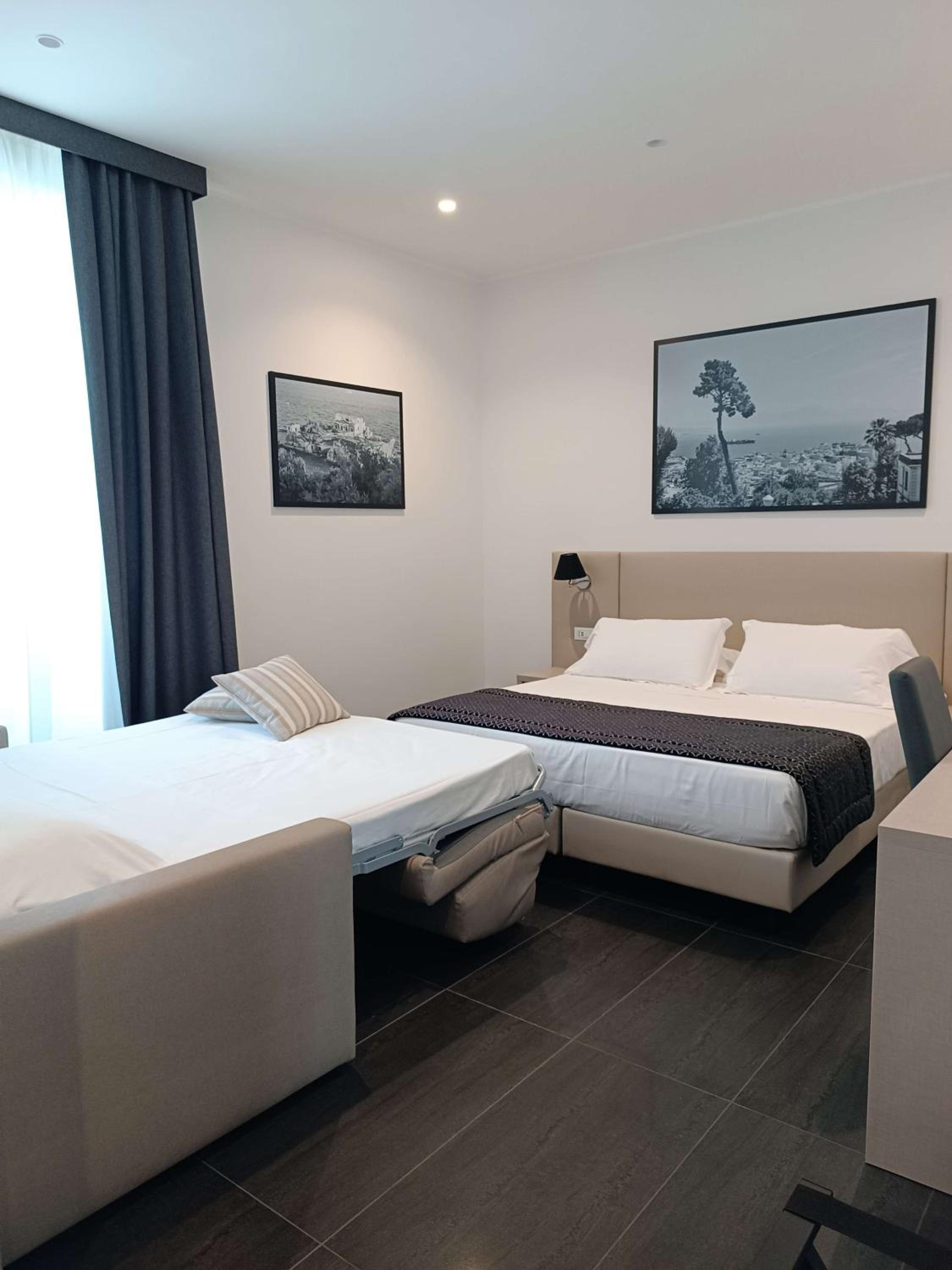 Superior King Room with Sofa Bed - Non-Smoking photo 1