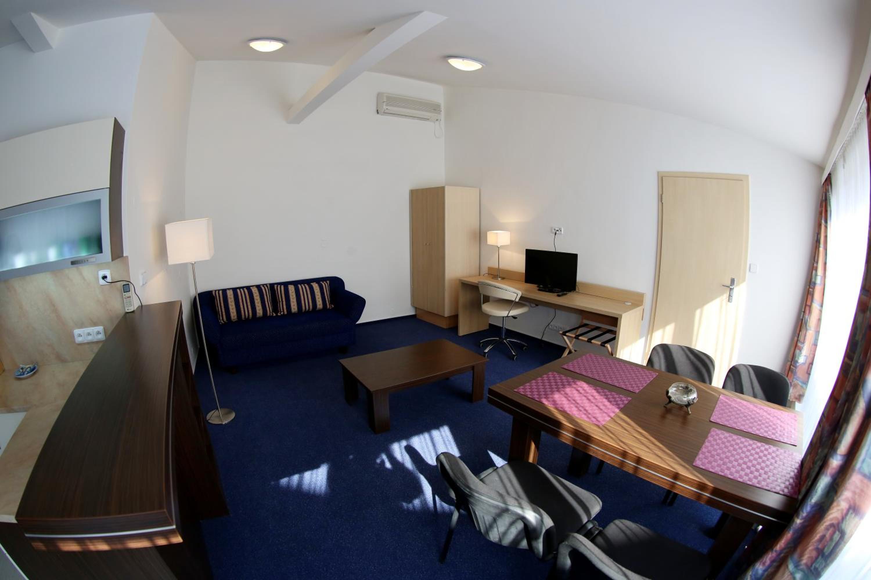 Deluxe Apartment photo 1