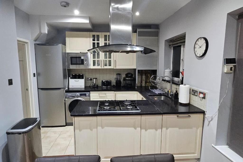 Four-Bedroom House photo 3