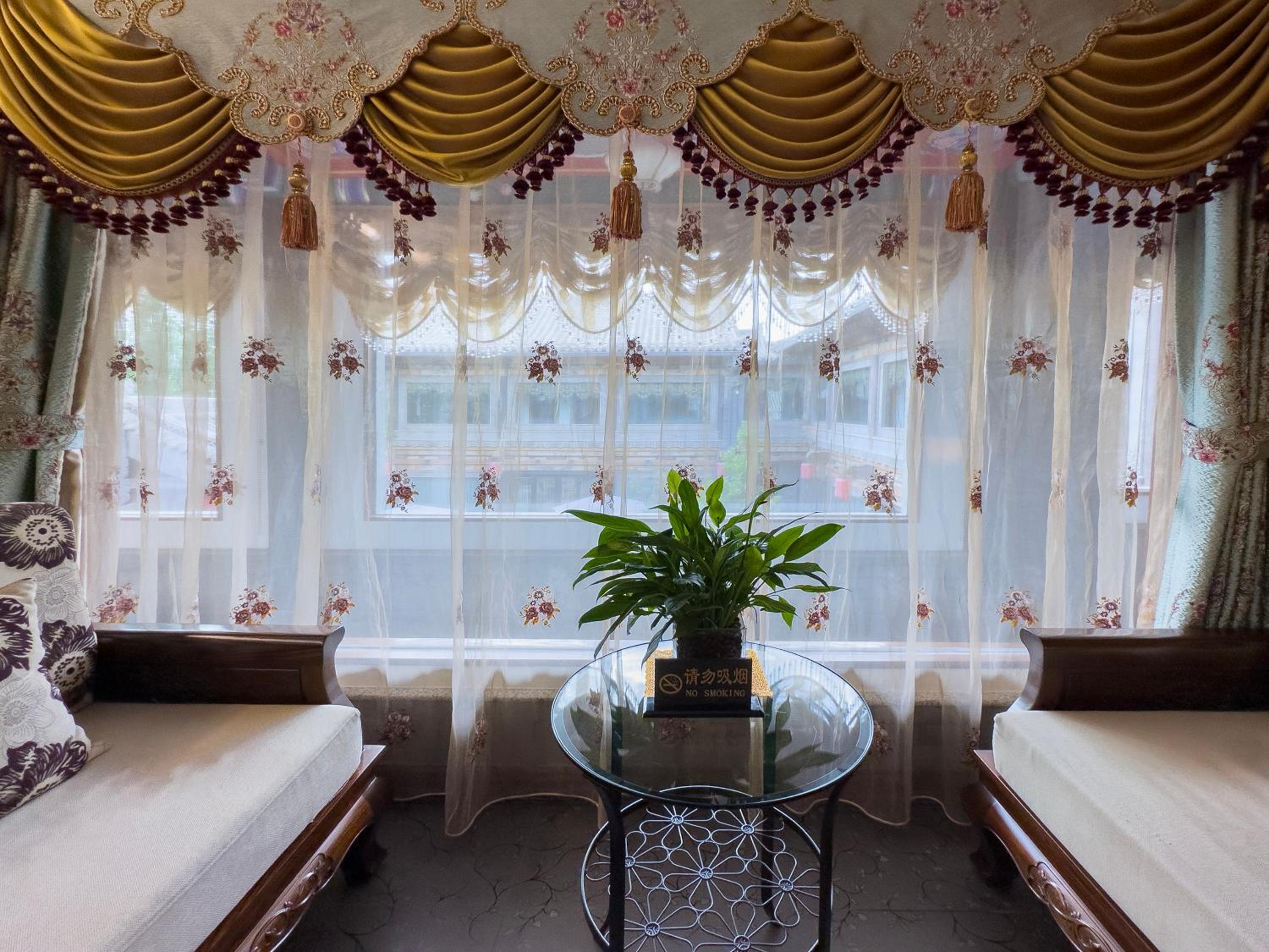 CG Deluxe Queen Room photo 2