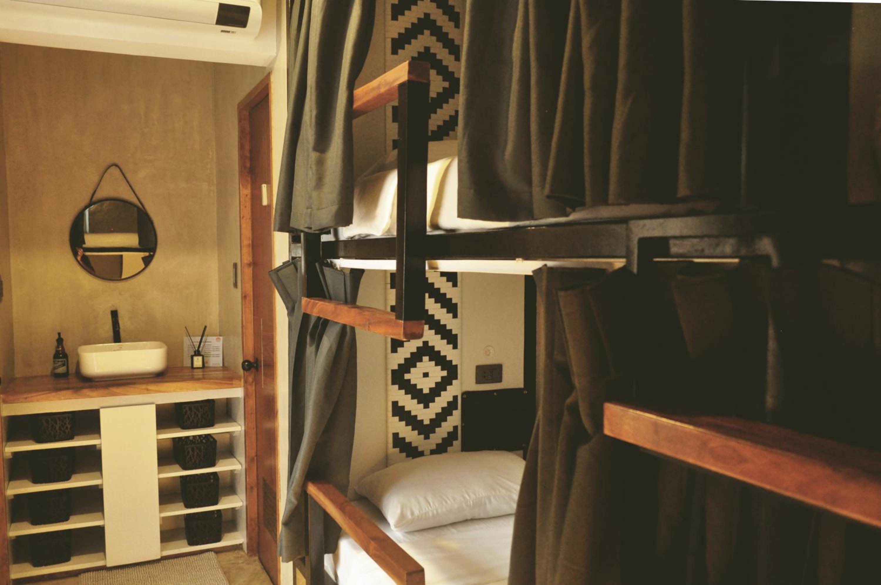 Bed in 6-Bed Mixed Dormitory Room photo 1