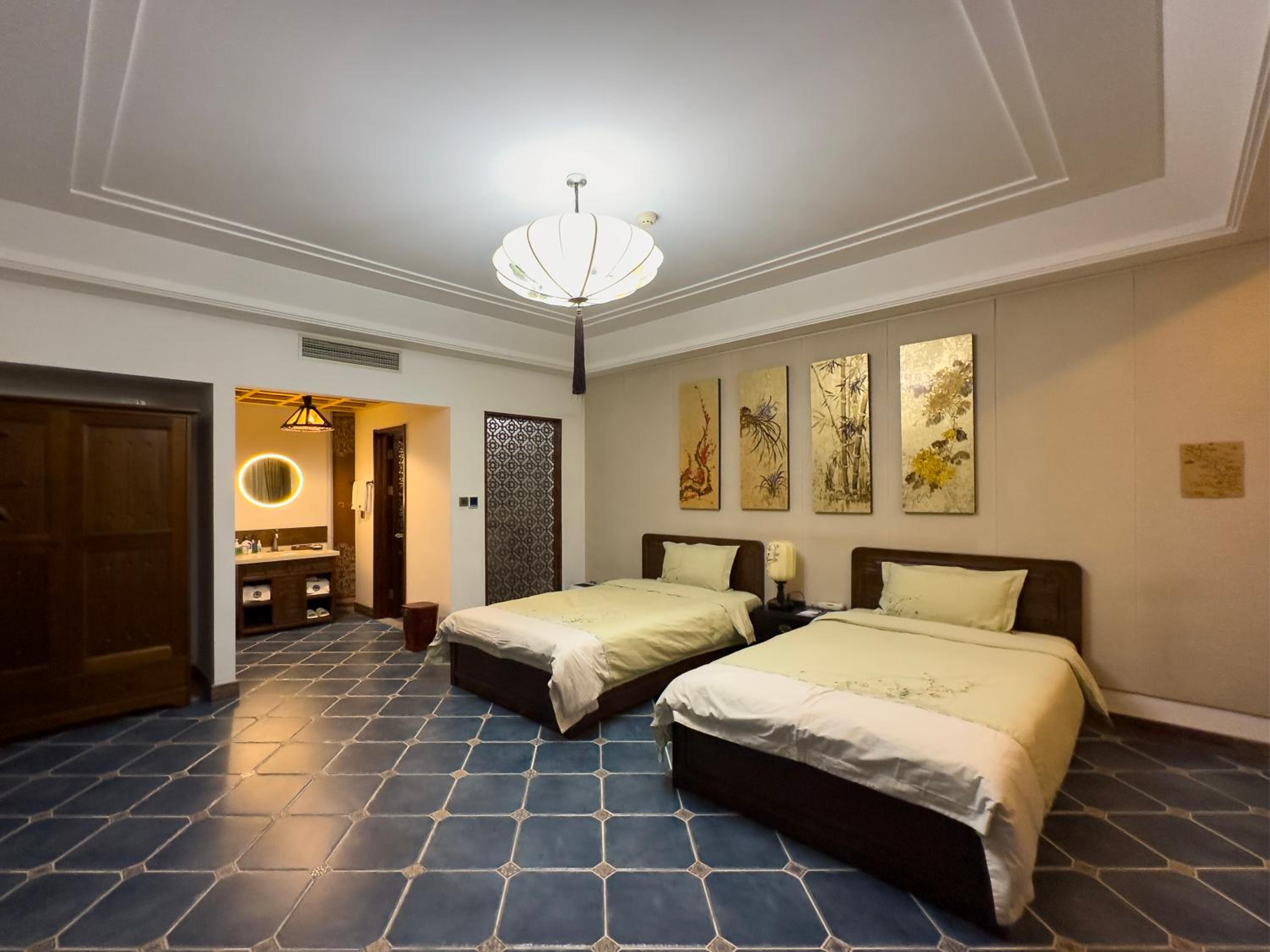 YT Deluxe Twin Room