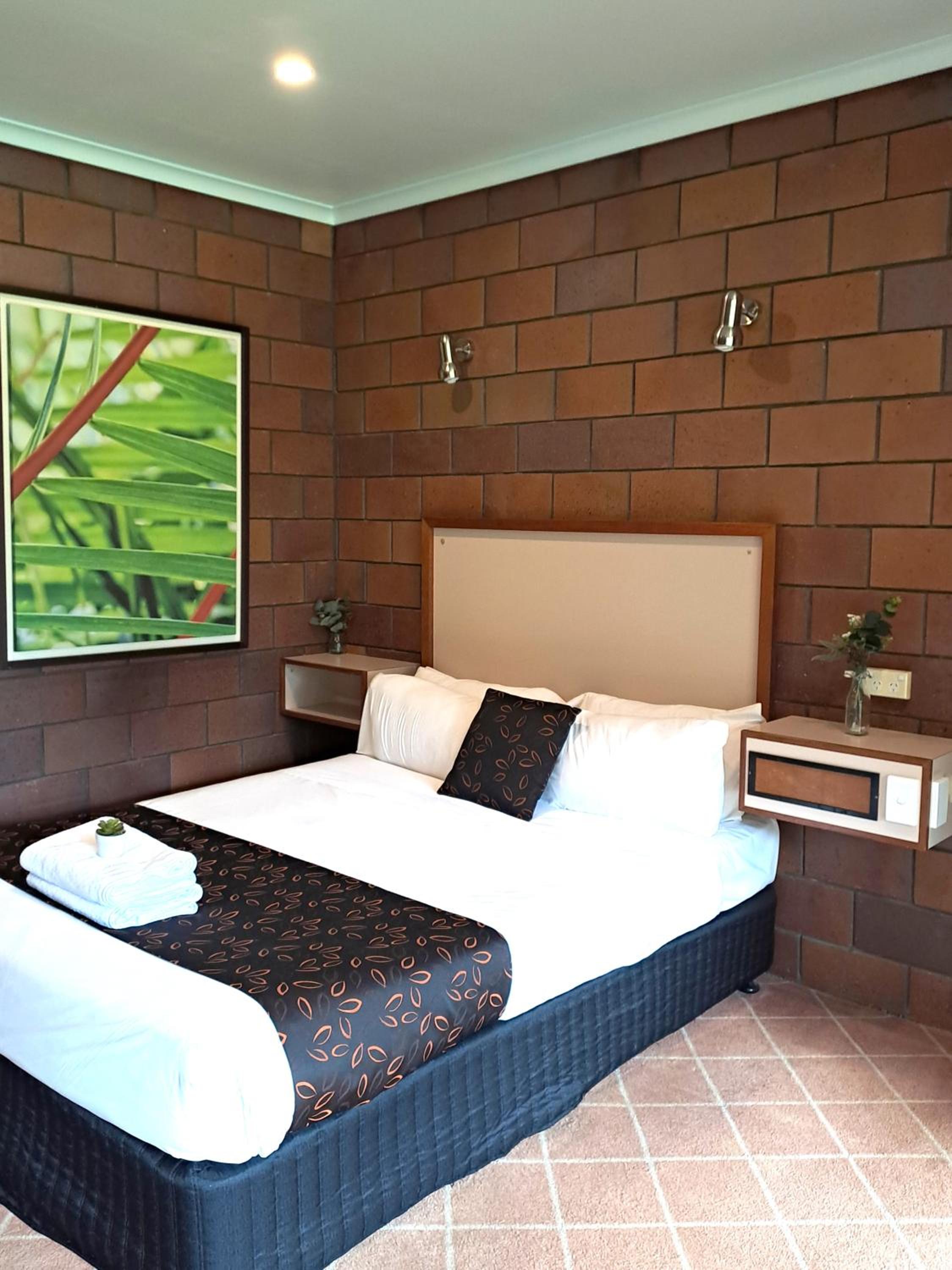 Standard Queen Room