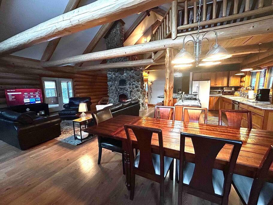 Three-Bedroom House photo 2