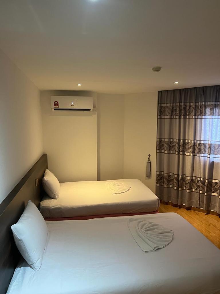 Standard Twin Room - Photo 1