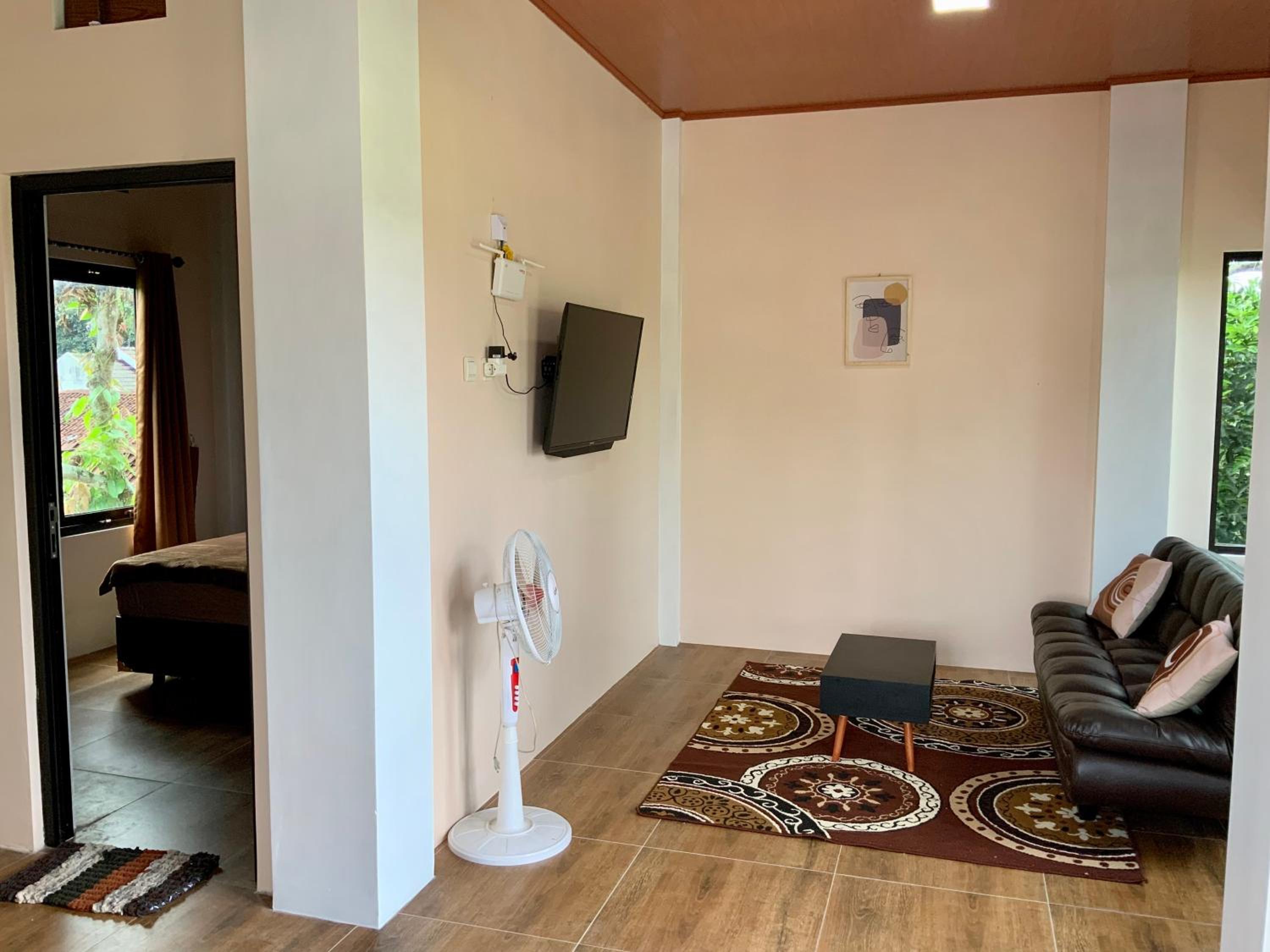 Three-Bedroom House photo 2
