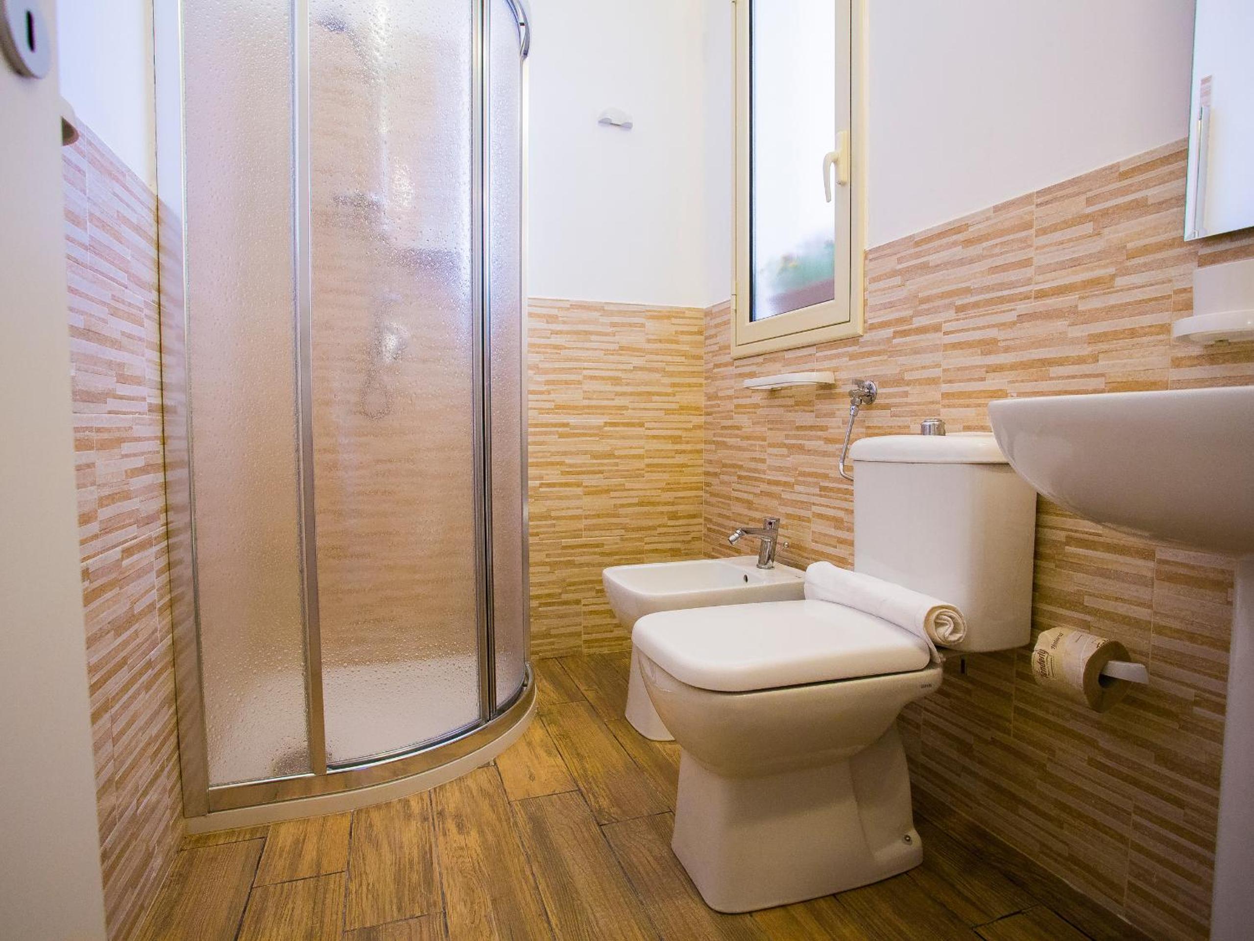 Double Room - Photo 8