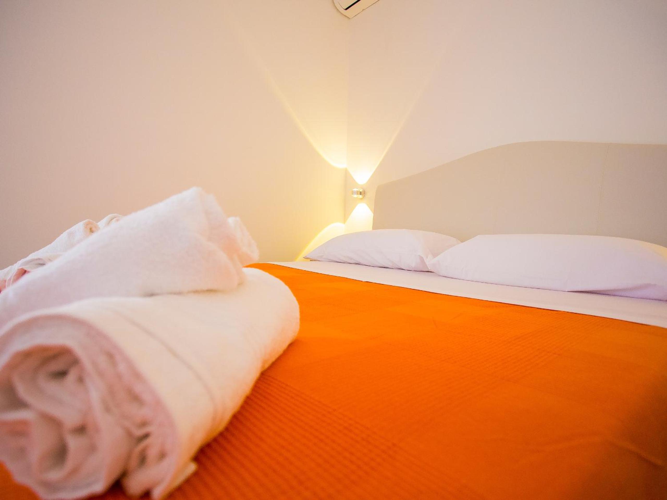 Double Room - Photo 13