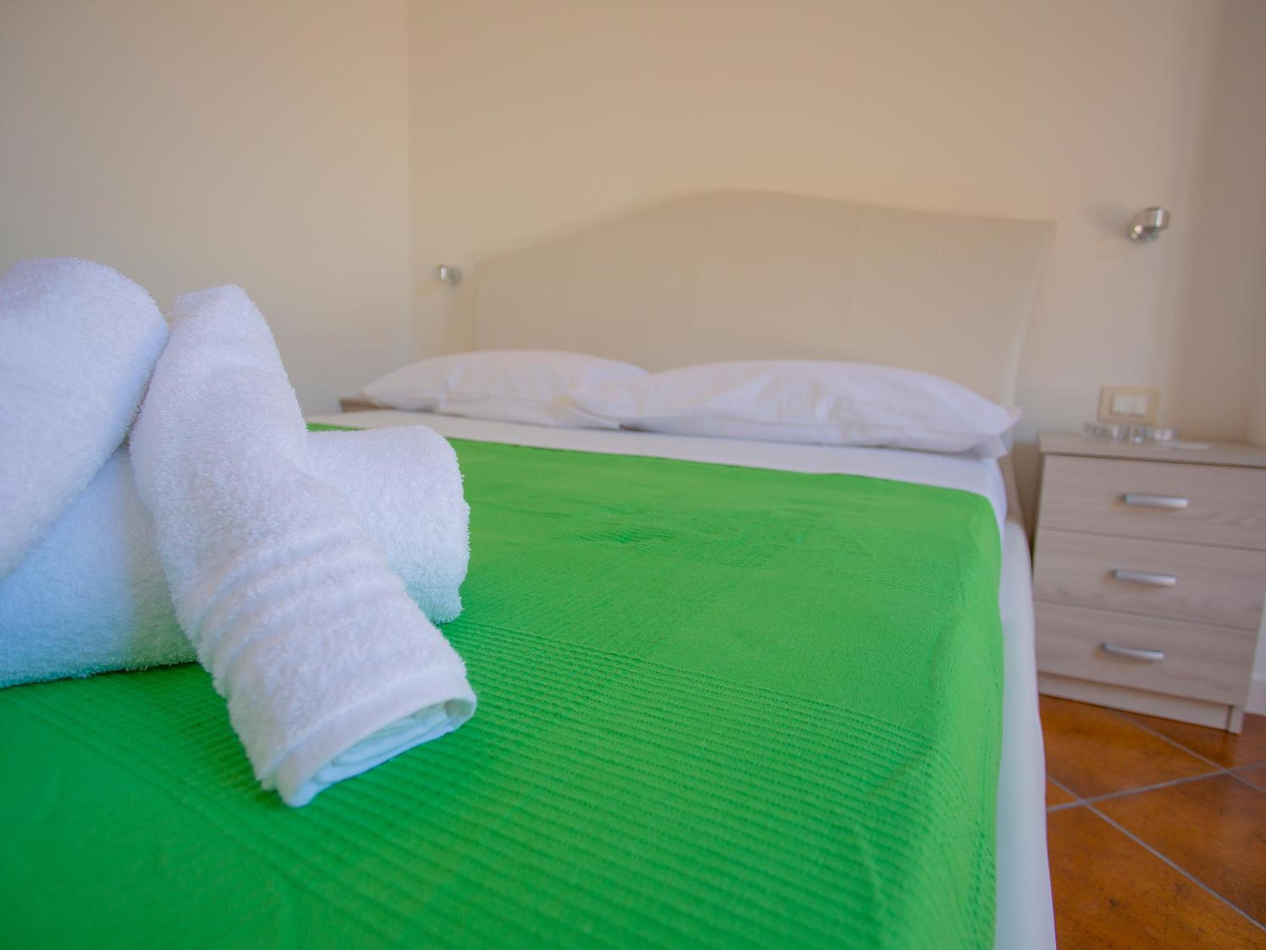 Double Room - Photo 25