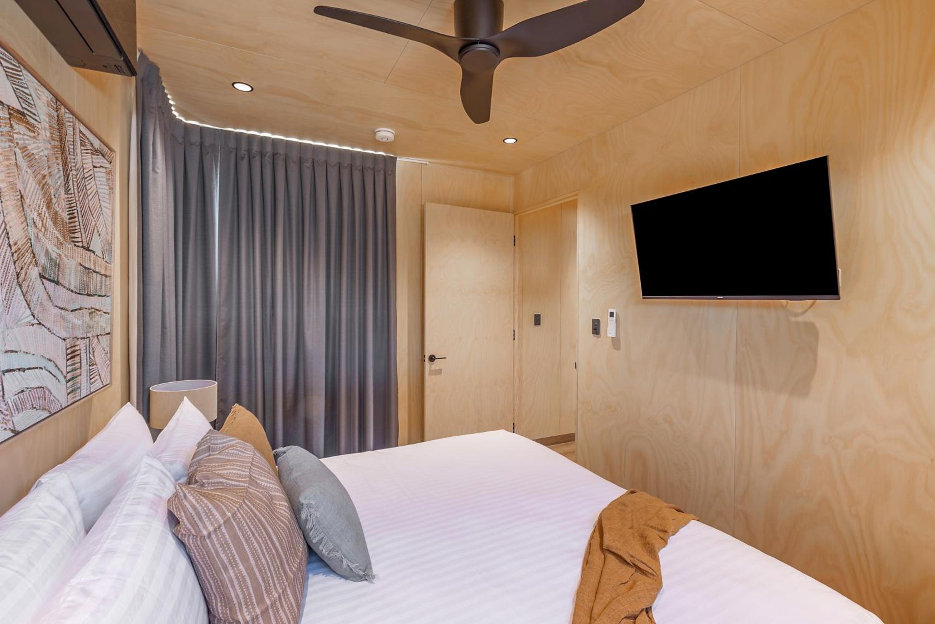 Superior Villa - Sleeps 4 - Dog Friendly photo 3