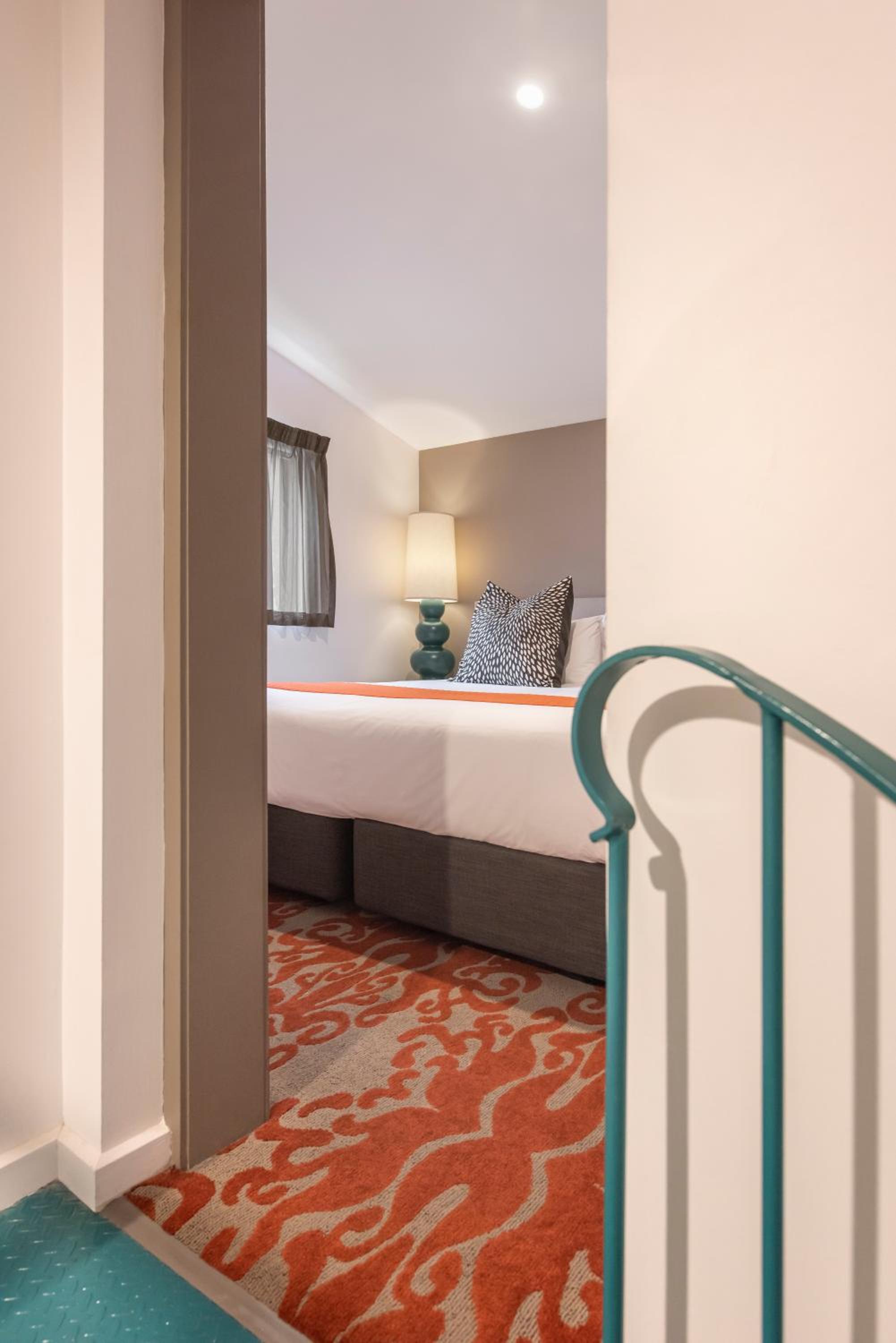 One-Bedroom Apartment - Loft thumbnail 5