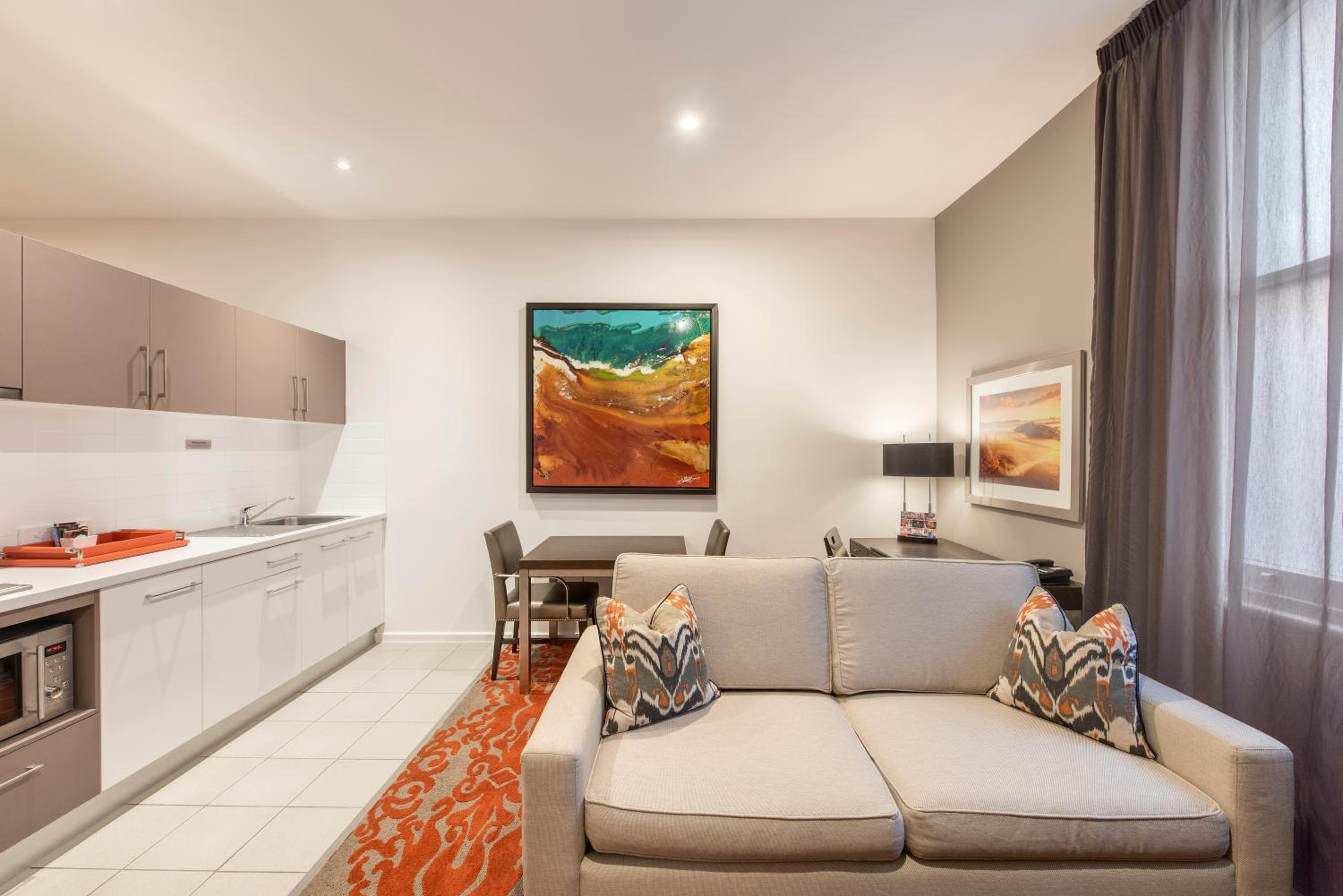 One-Bedroom Apartment - Photo 2