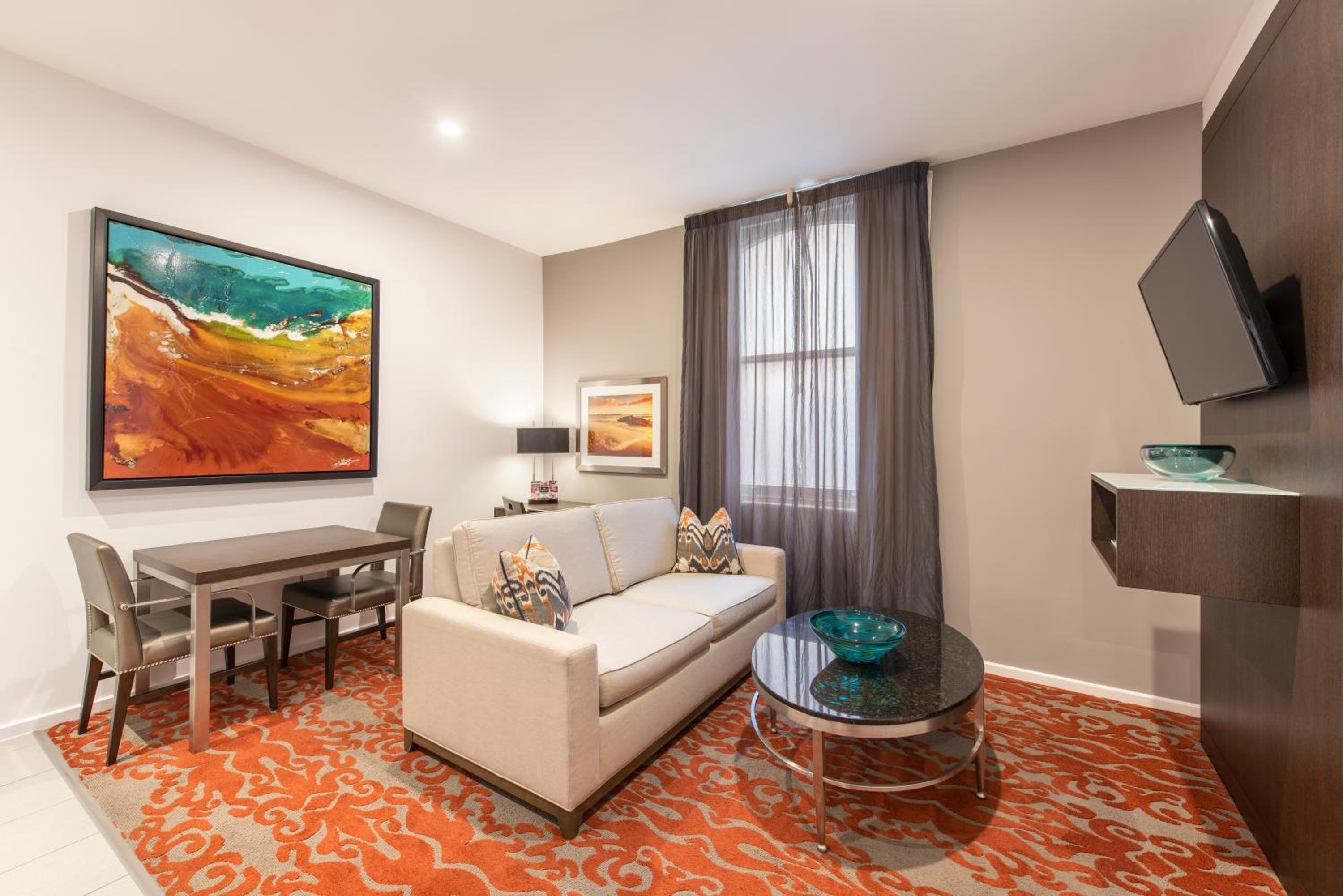 One-Bedroom Apartment - Photo 3