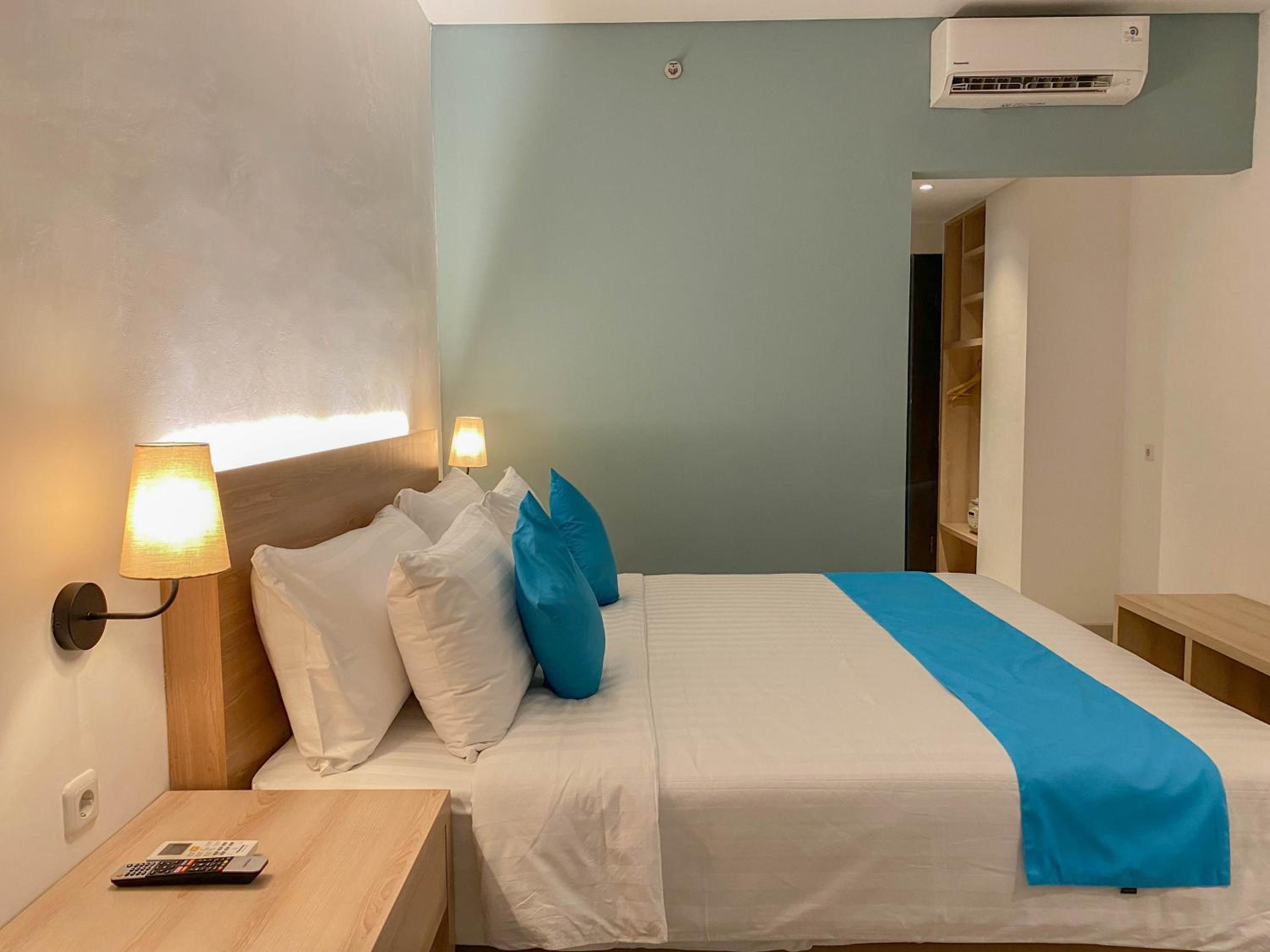 Grand Studio Single Bed with Window City View - Photo 3