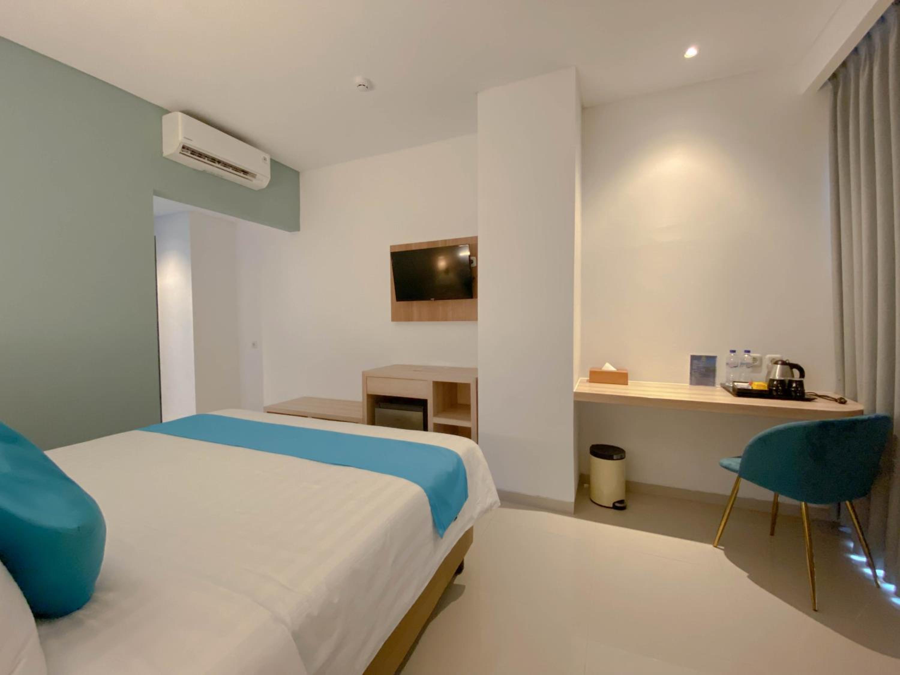 Grand Studio Single Bed with Window City View - Photo 2