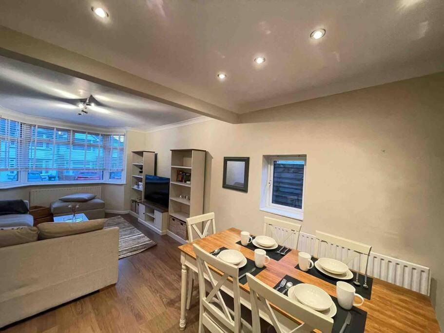 Three-Bedroom House photo 2