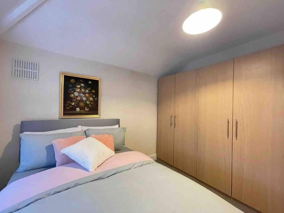 Three-Bedroom House photo 3