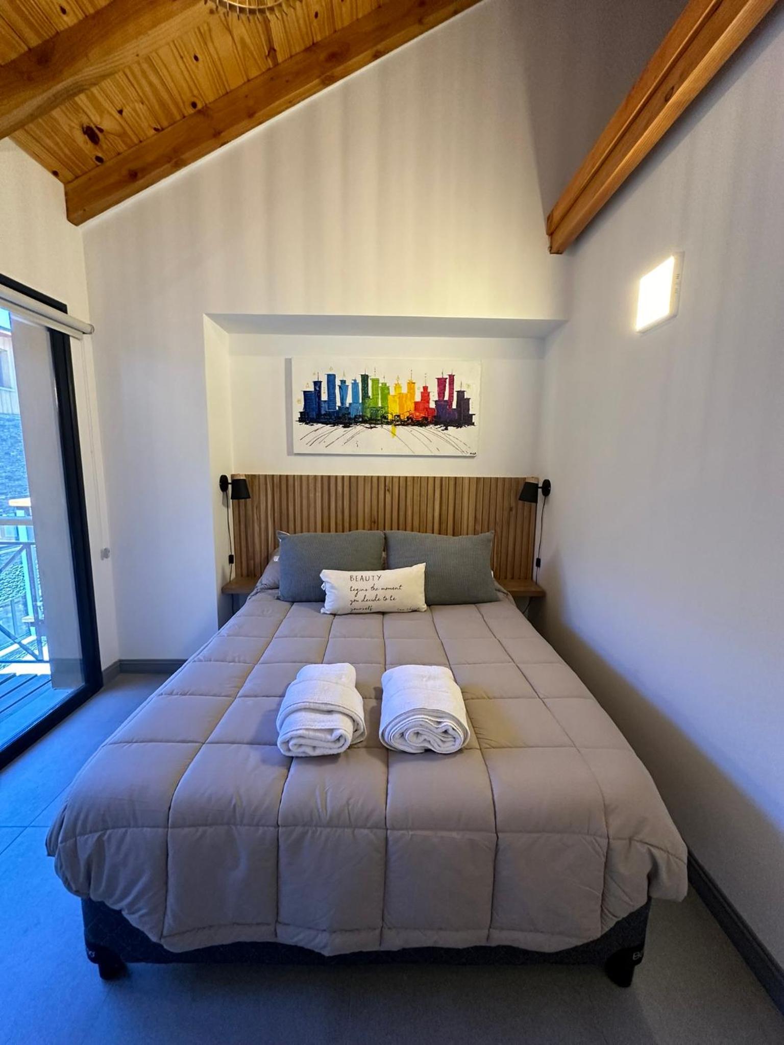 One-Bedroom Apartment photo 2